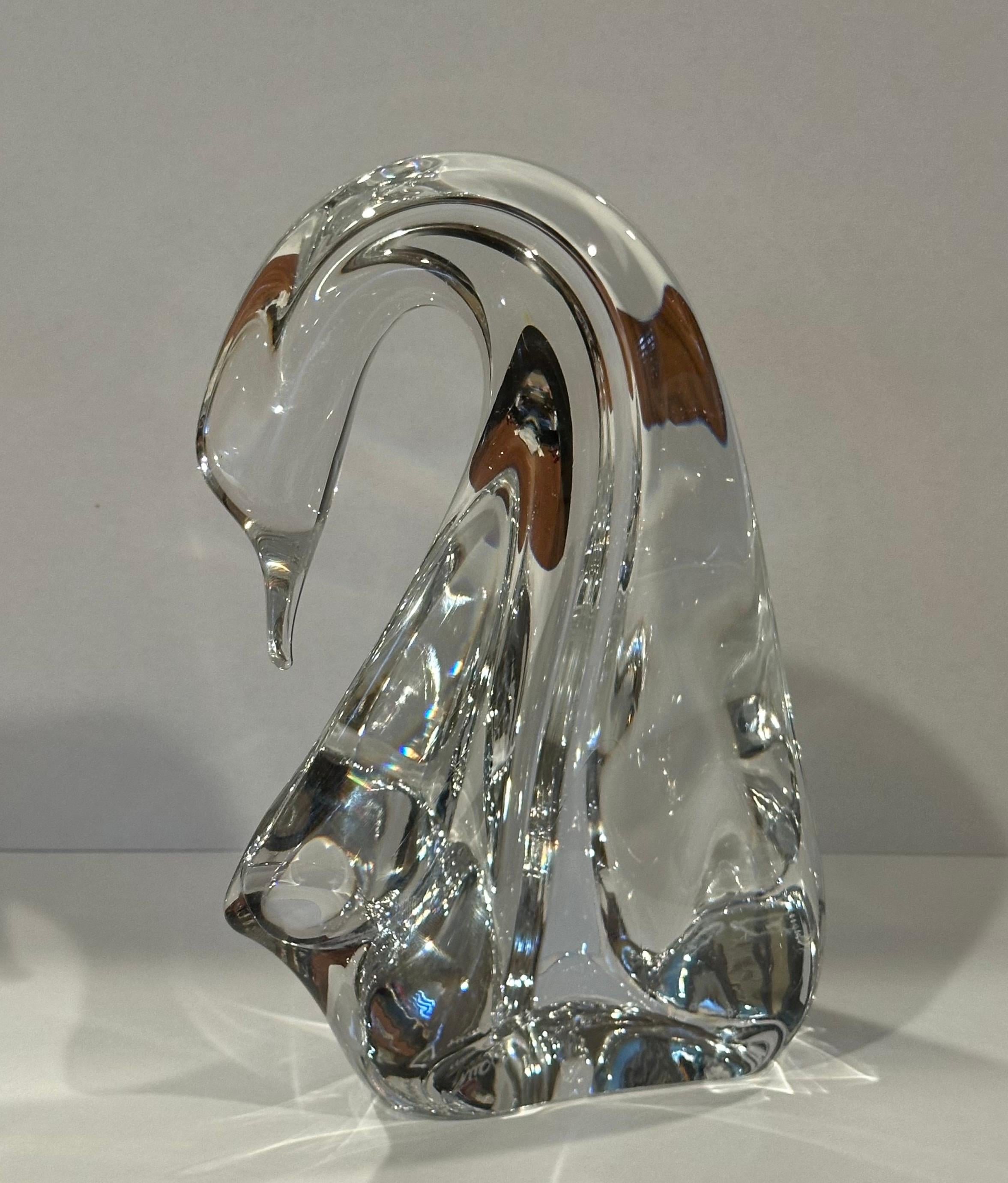 20ième siècle Sculpture de cygne en cristal stylisé par Daum, France en vente