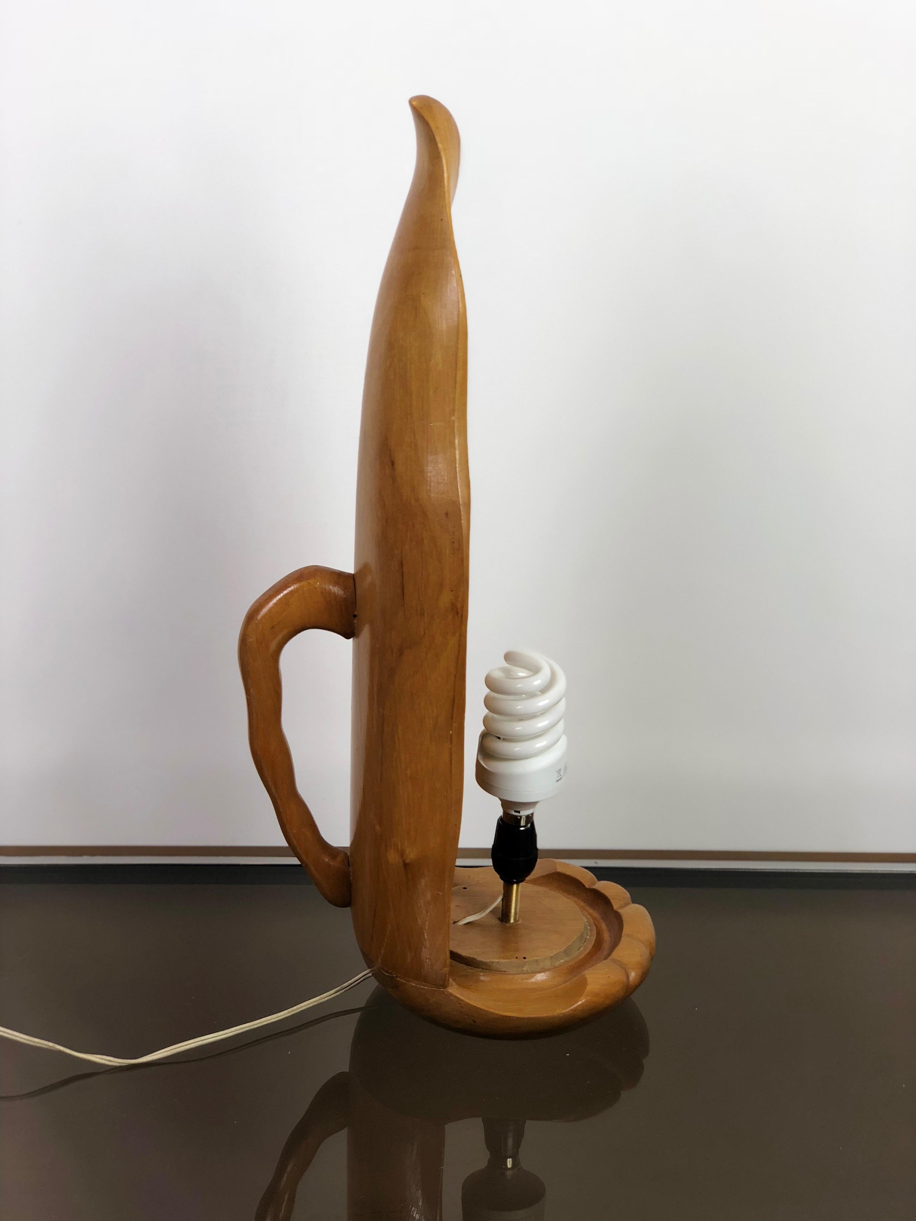 Lampe en forme de dauphin stylisée en gazon opalin et bois, Aldo Tura Macabo, Italie, années 1950 en vente 4