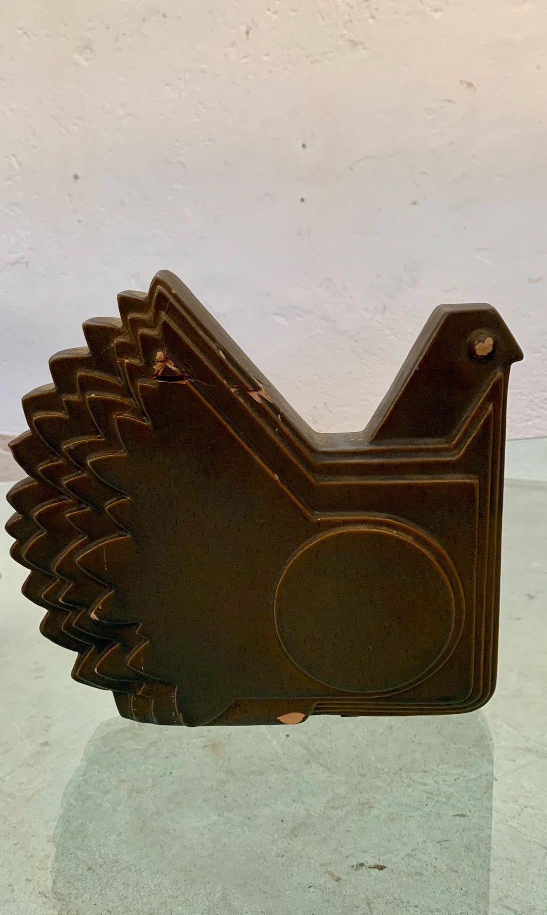 Ceramic dove by Alessio Tasca, Italy, 1960s
Stylized dove in brown glazed ceramic by the famous ceramist Alessio Tasca.

Visible image defects

Measurements: length 27, width 7, height 26 cm 