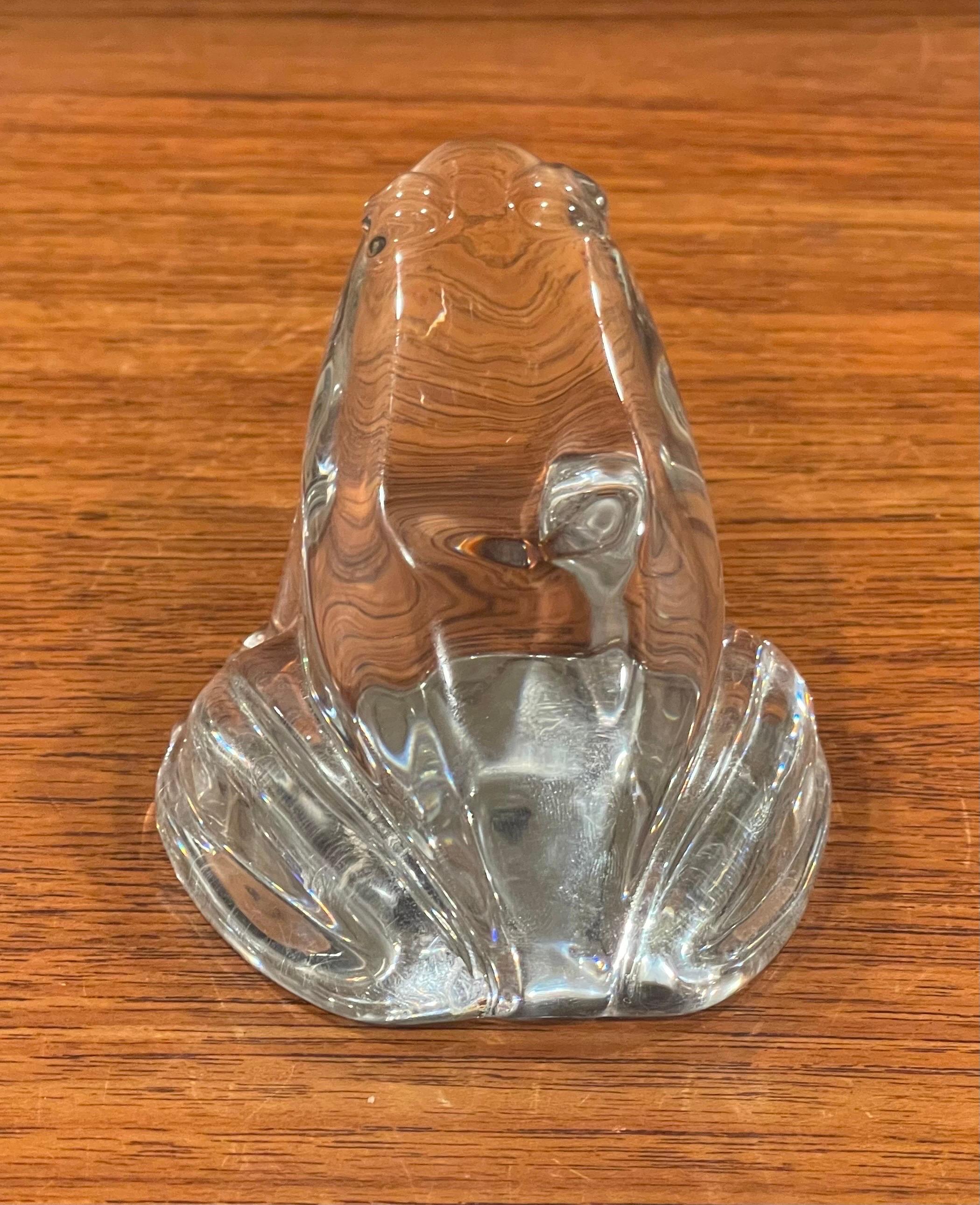 Cristal Sculpture de grenouille stylisée par Baccarat en vente