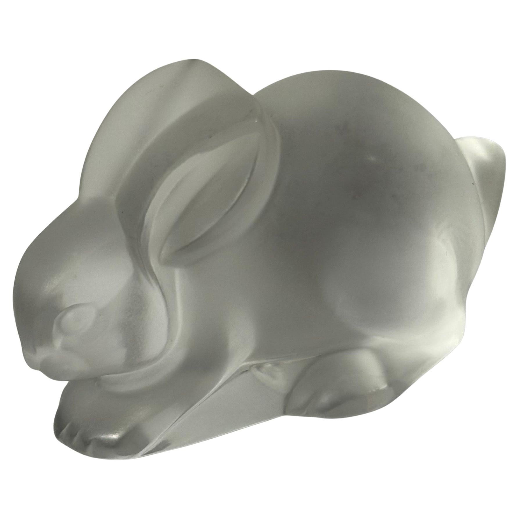 Escultura / Pisapapeles de Cristal Esmerilado Estilizado Conejo de Lalique en venta 7