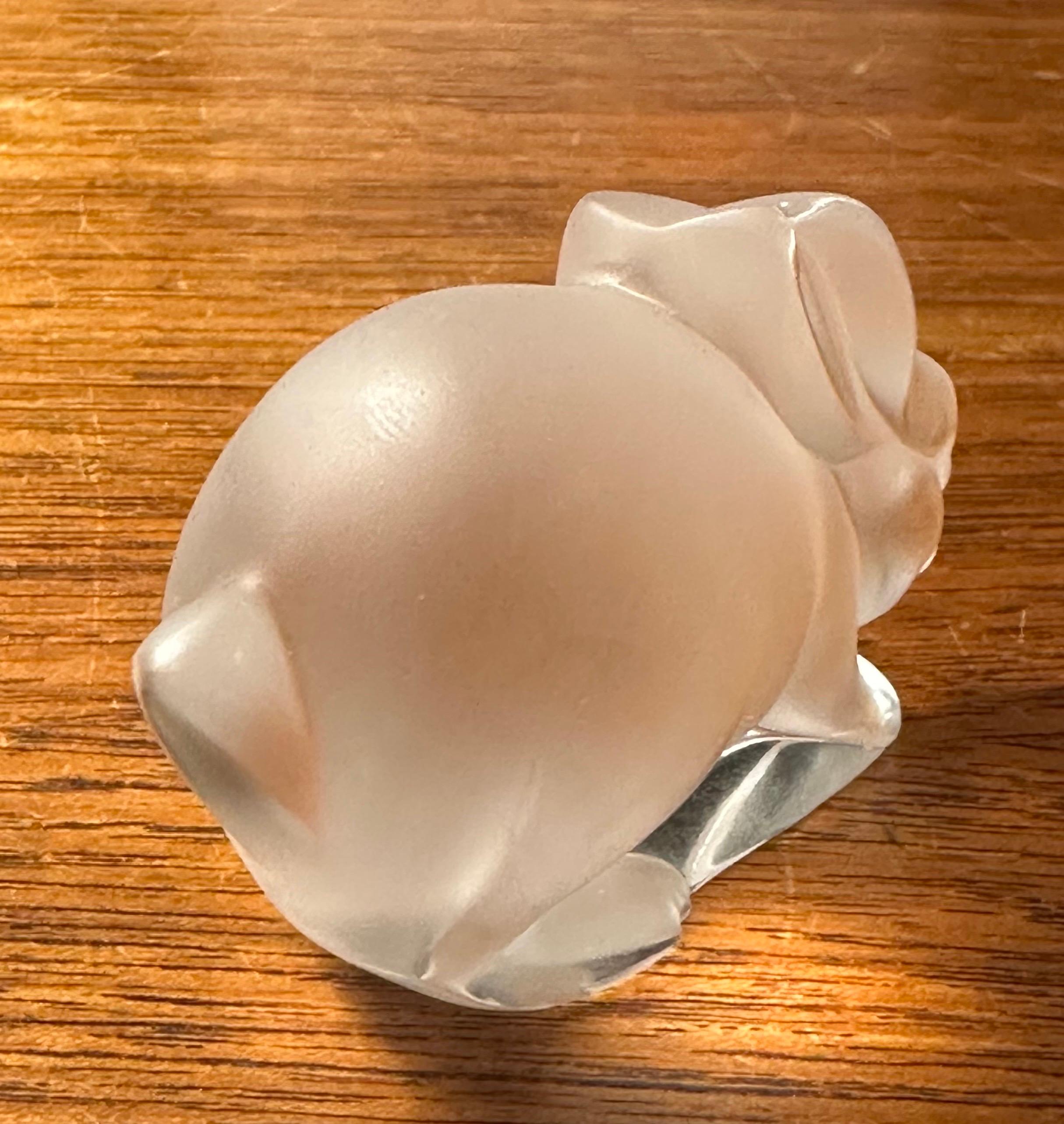 Escultura / Pisapapeles de Cristal Esmerilado Estilizado Conejo de Lalique en venta 2