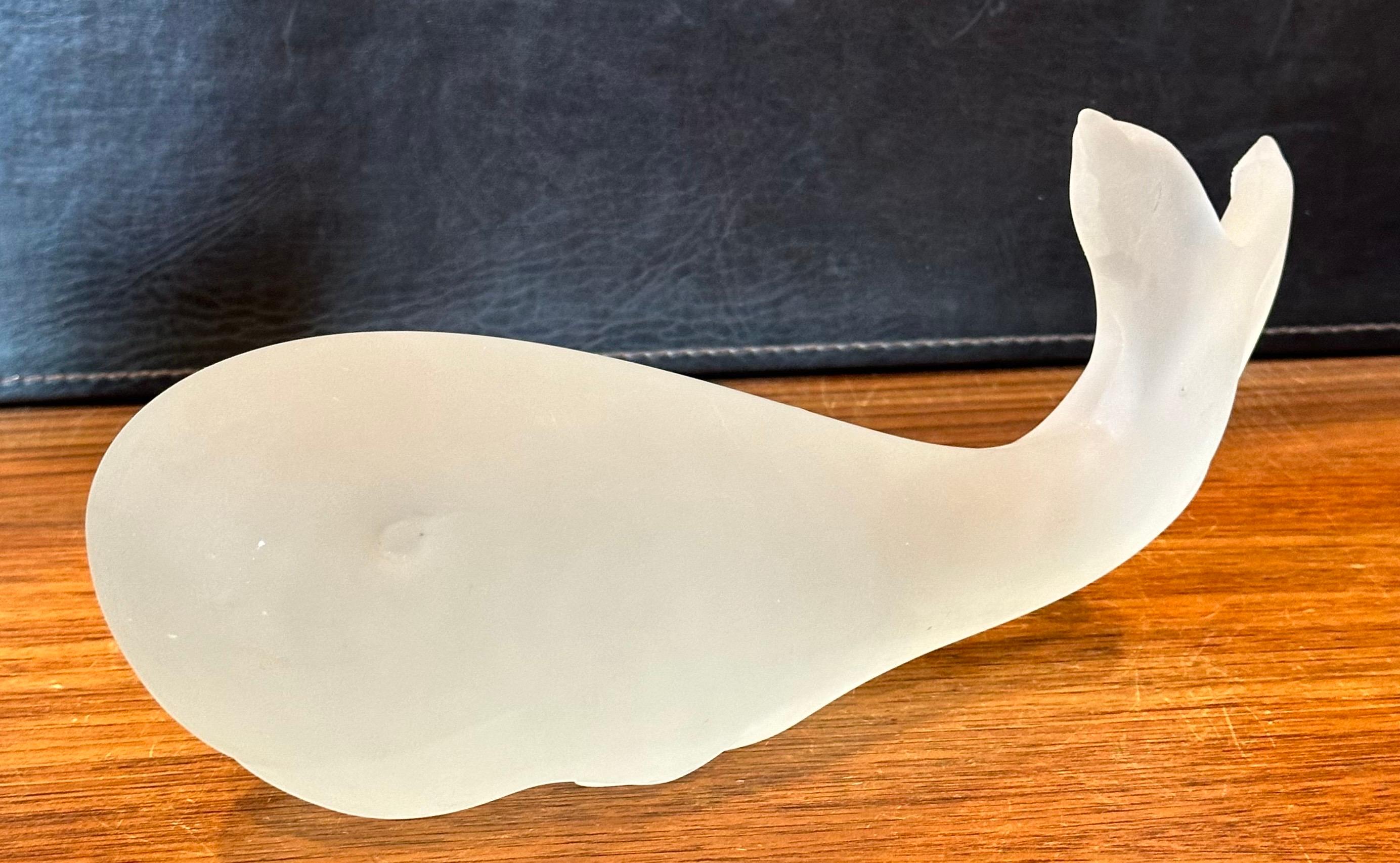 Escultura Ballena de Cristal Esmerilado Estilizado by Cristales de Murano en venta 4