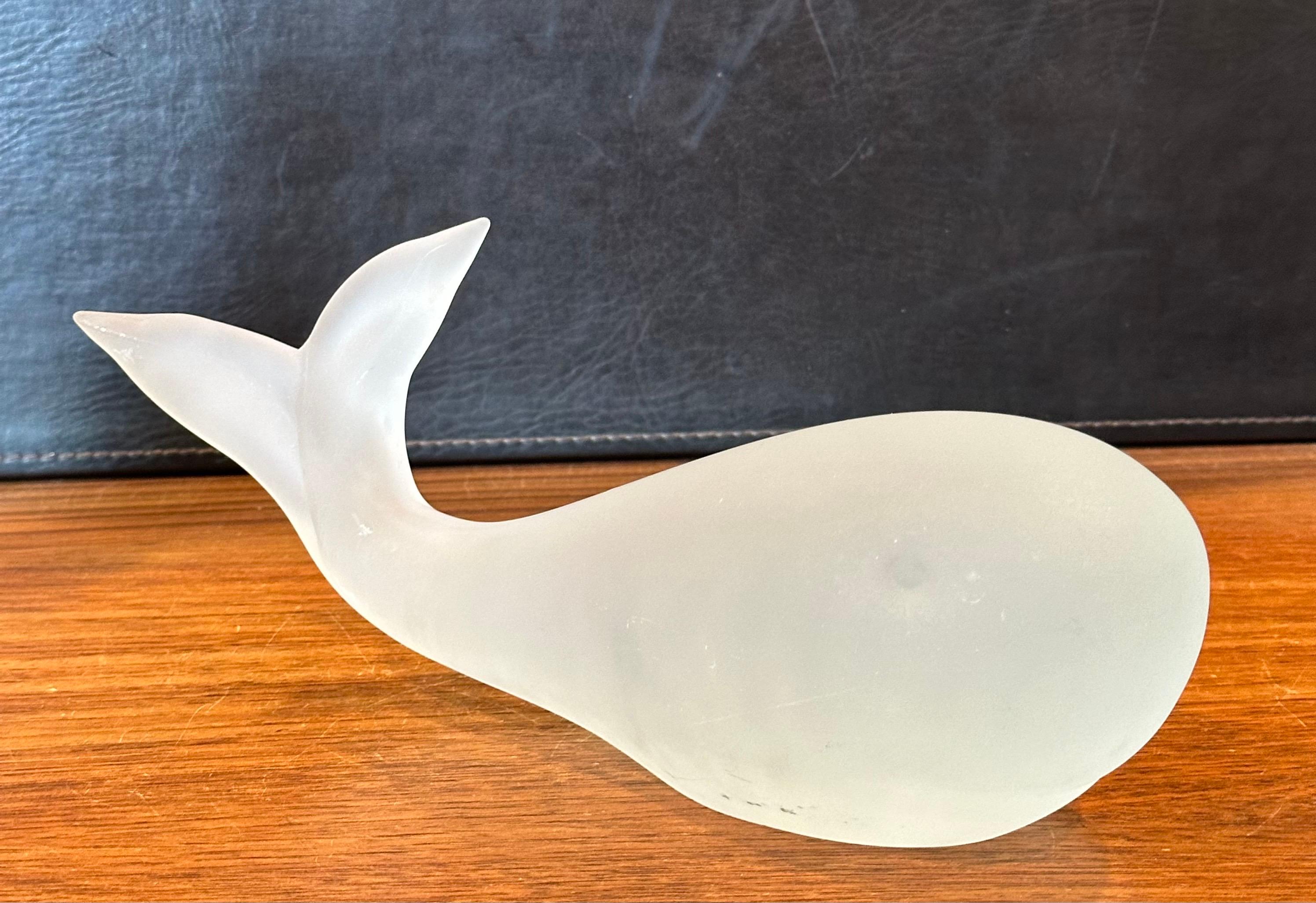 Escultura Ballena de Cristal Esmerilado Estilizado by Cristales de Murano Escarchado en venta