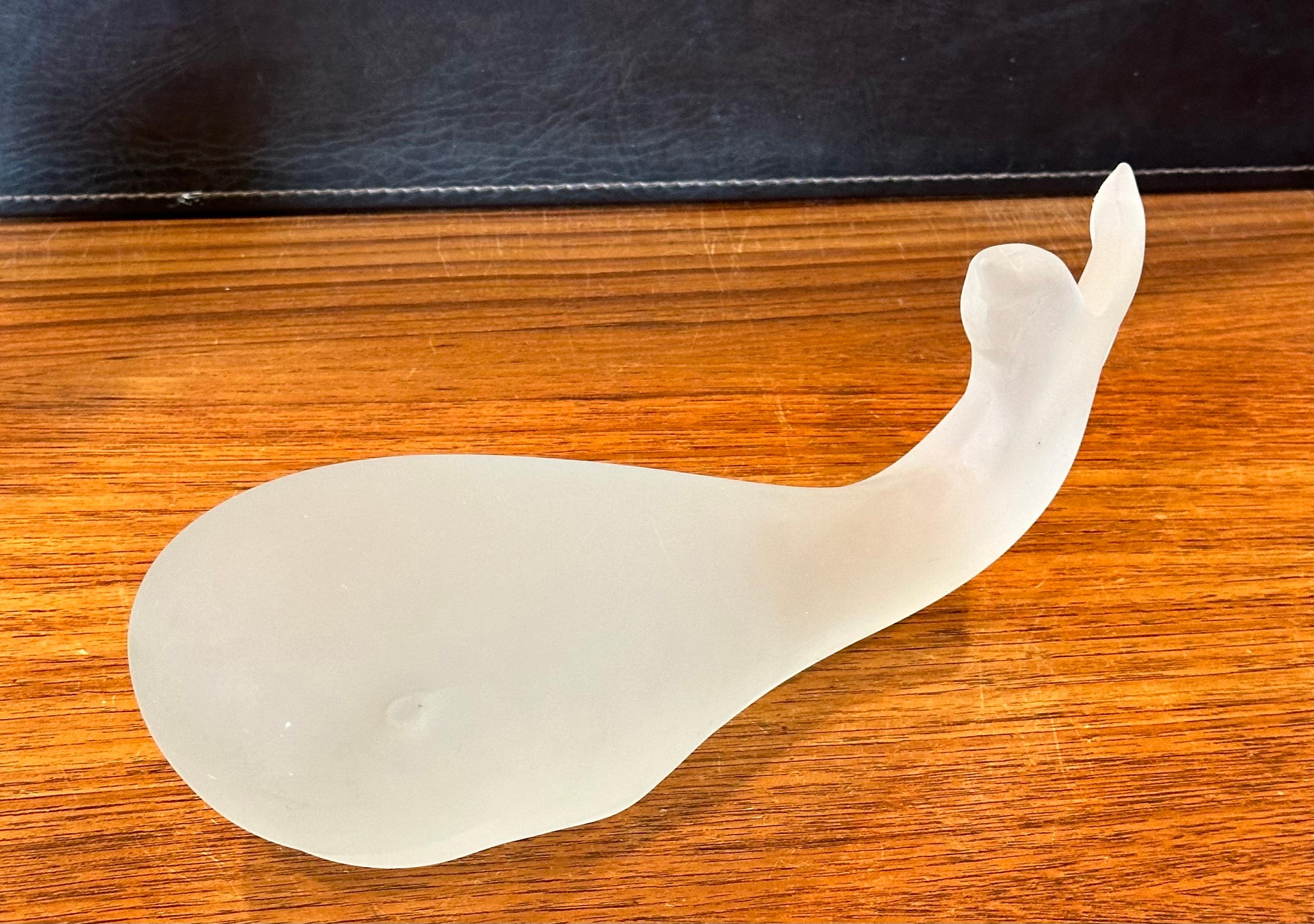 Escultura Ballena de Cristal Esmerilado Estilizado by Cristales de Murano en venta 1