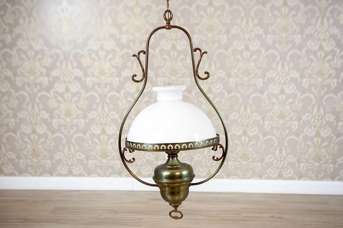 Stylized hanging lamp from the 1990s

We present you this electric lamp with metal adornments and a milk glass shade. The whole is stylized as a kerosene lamp. There is a single E27 socket. The power source is 230 V.