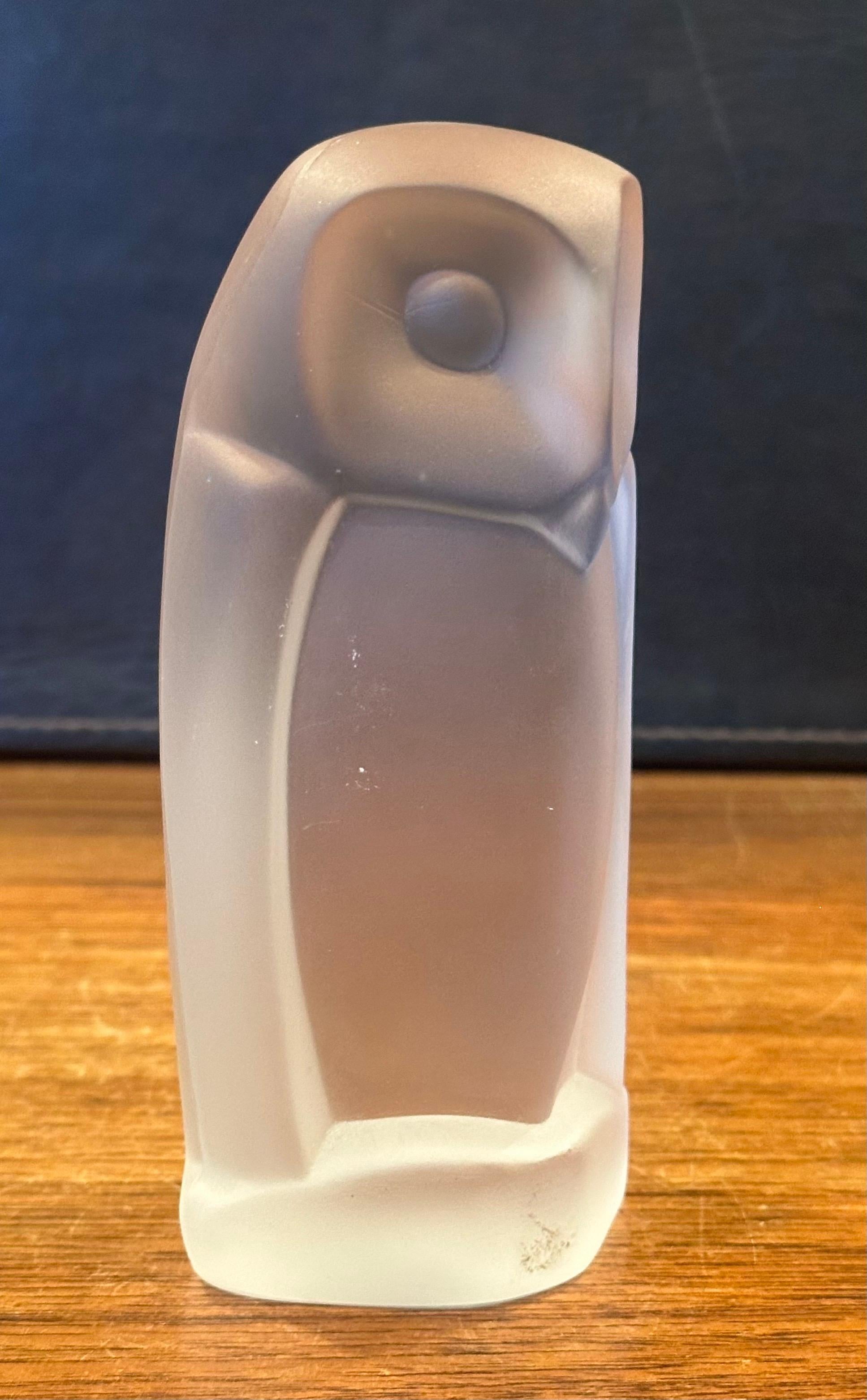 Escultura estilizada MCM Búho de cristal satinado de H.M. Laupman para Glasfabriek Leerdam en venta 2