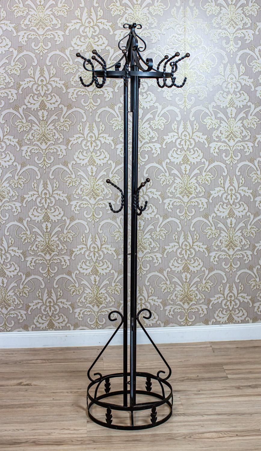 Stylized Metal Coat Stand from the 20th Century

We present you this metal coat stand in incredibly good condition.