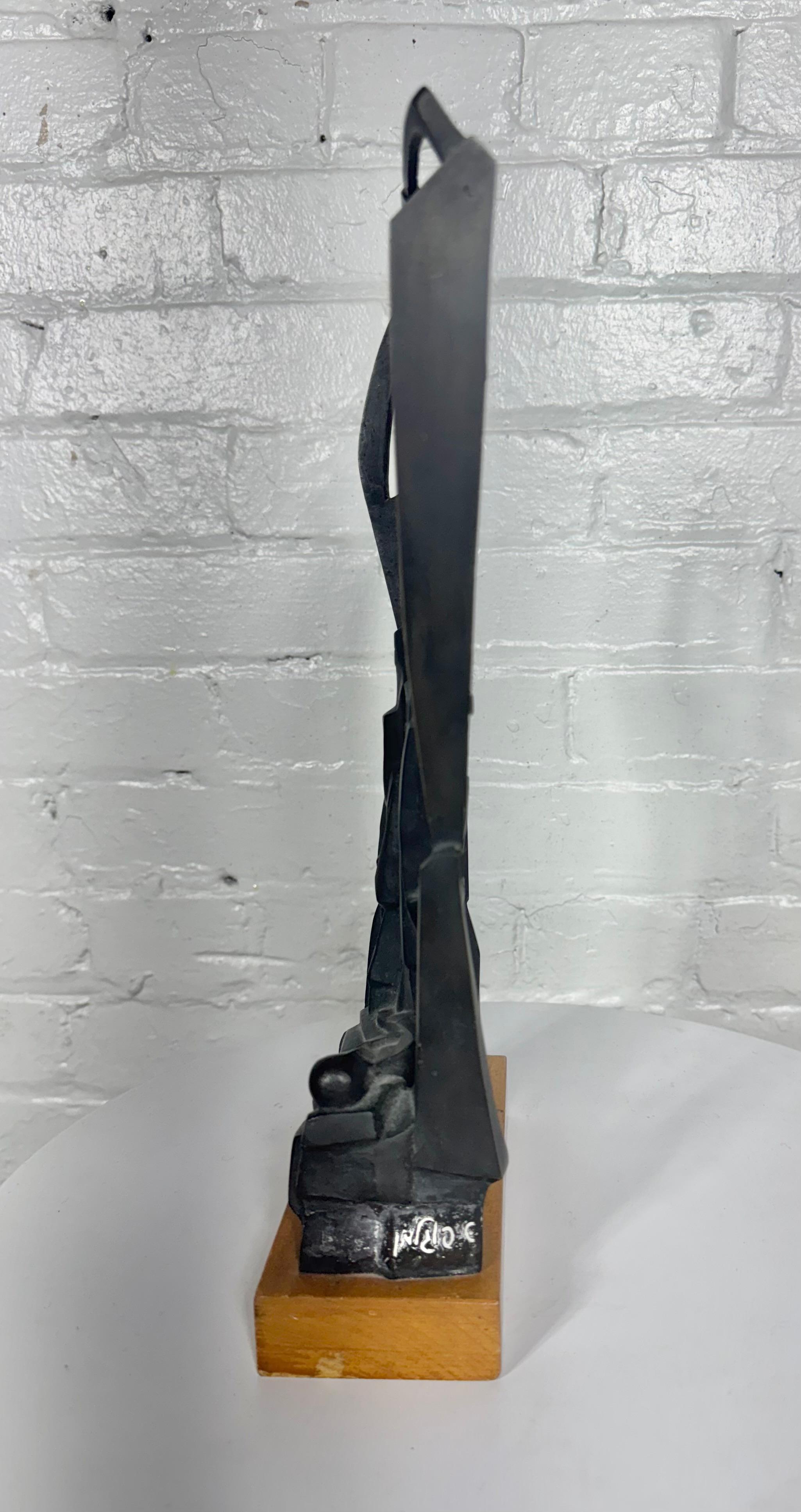 Scultura in bronzo stilizzata, moderna e brutalista, 