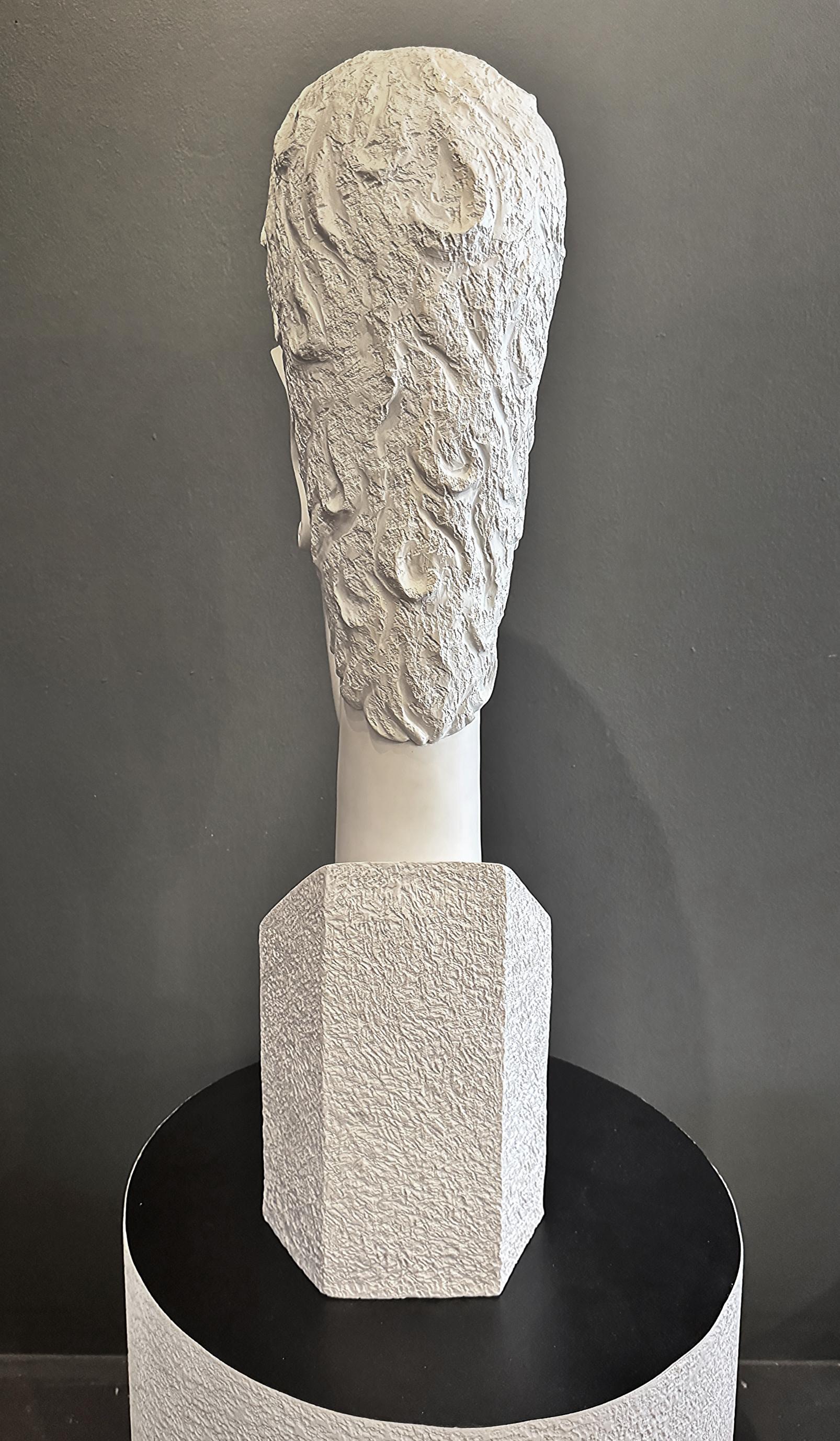 Americano Scultura di testa astratta stilizzata in fibra di vetro ispirata a Modigliani in vendita