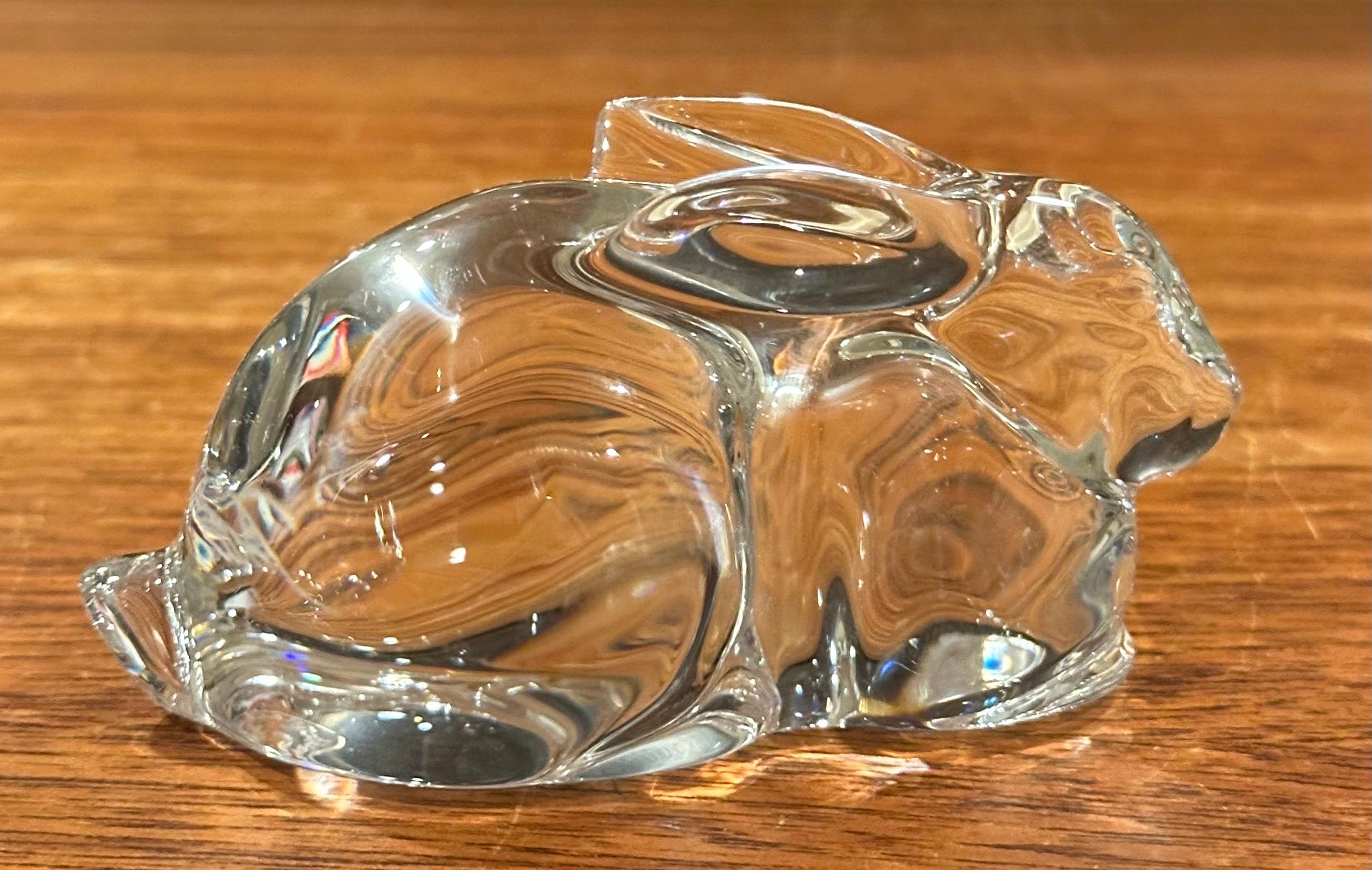 XX secolo Scultura di coniglio stilizzato / Fermacarte di Baccarat in vendita