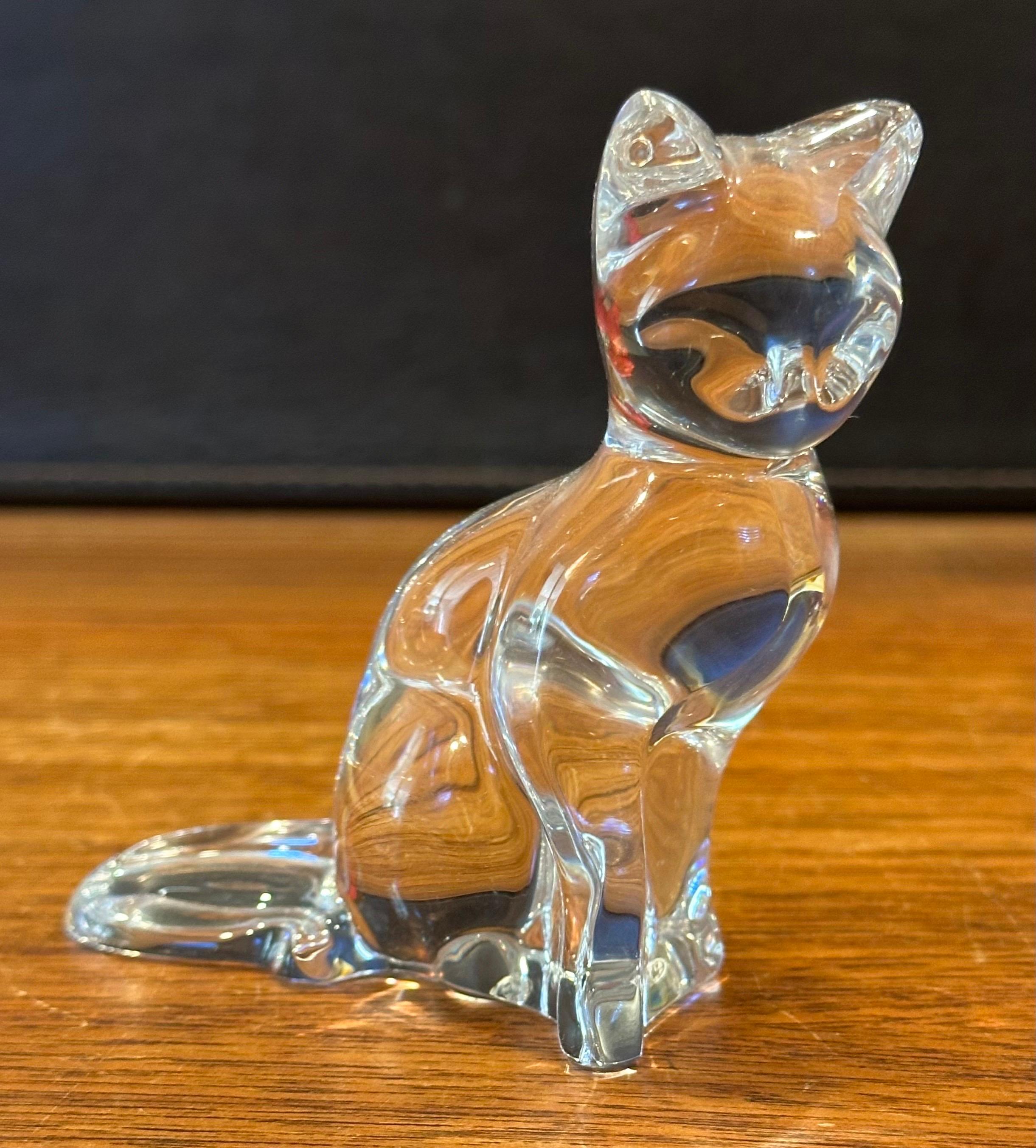 Francese Scultura di gatto seduto stilizzato / Fermacarte di Baccarat in vendita