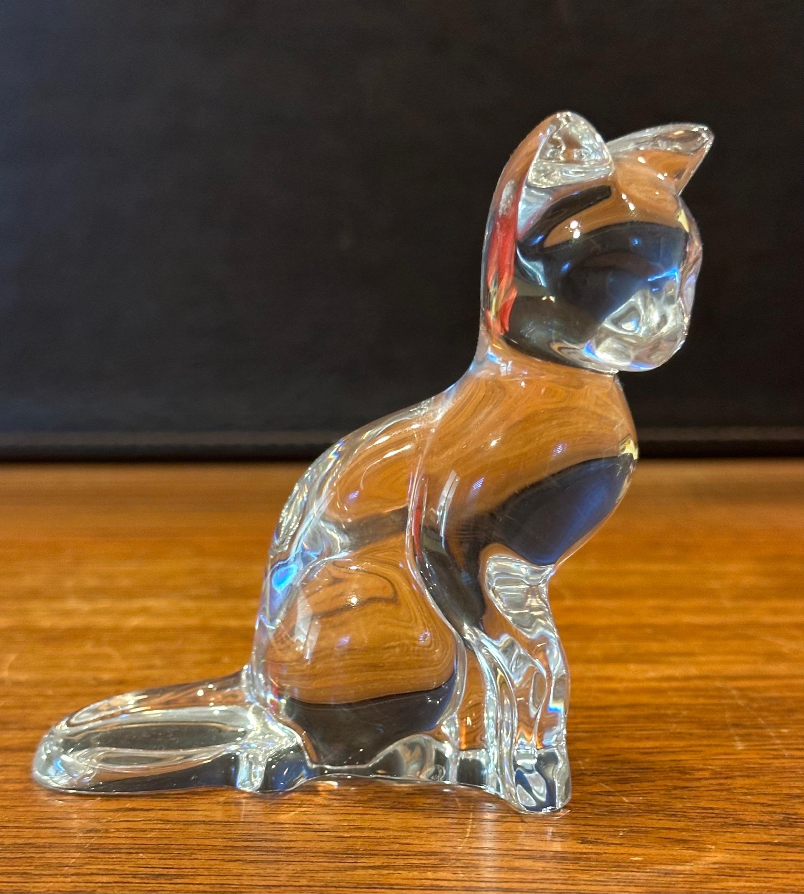 XX secolo Scultura di gatto seduto stilizzato / Fermacarte di Baccarat in vendita