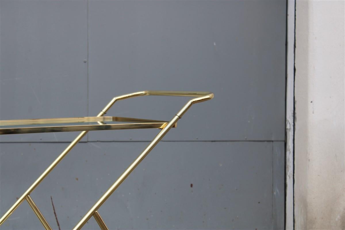 Chariot de bar en laiton massif stylisé design italien du milieu du siècle dernier de Cesare Lacca, 1950 en vente 3