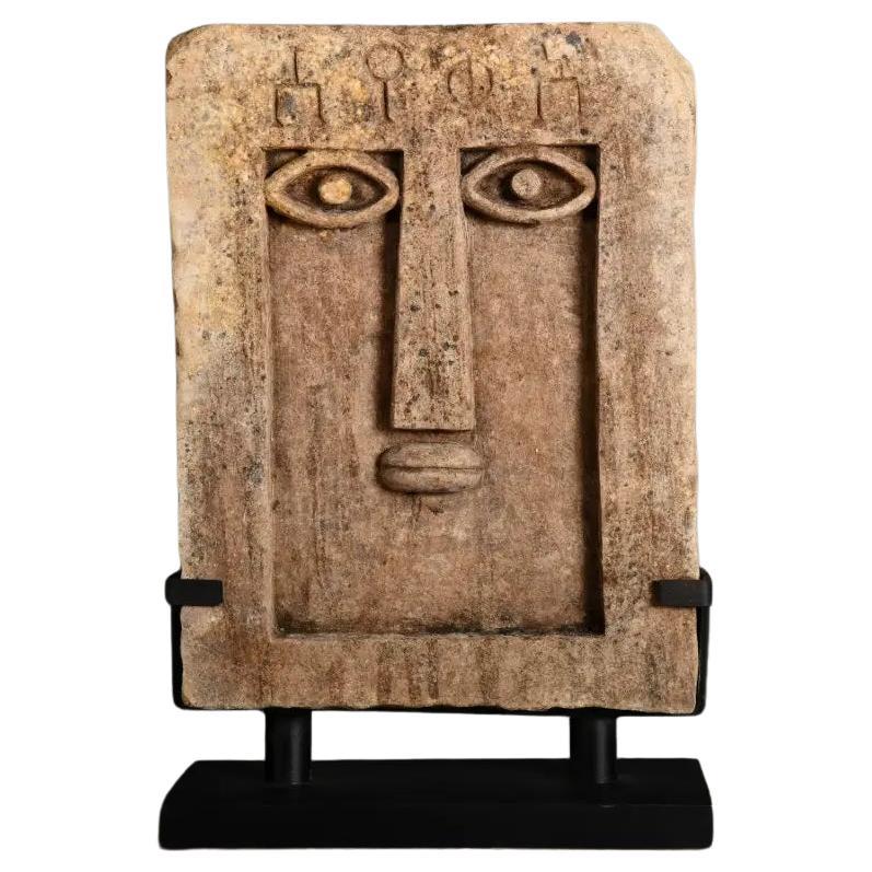 Steele stylisée d'Arabie du Sud en grès - Sculpture primitive pré-islamique