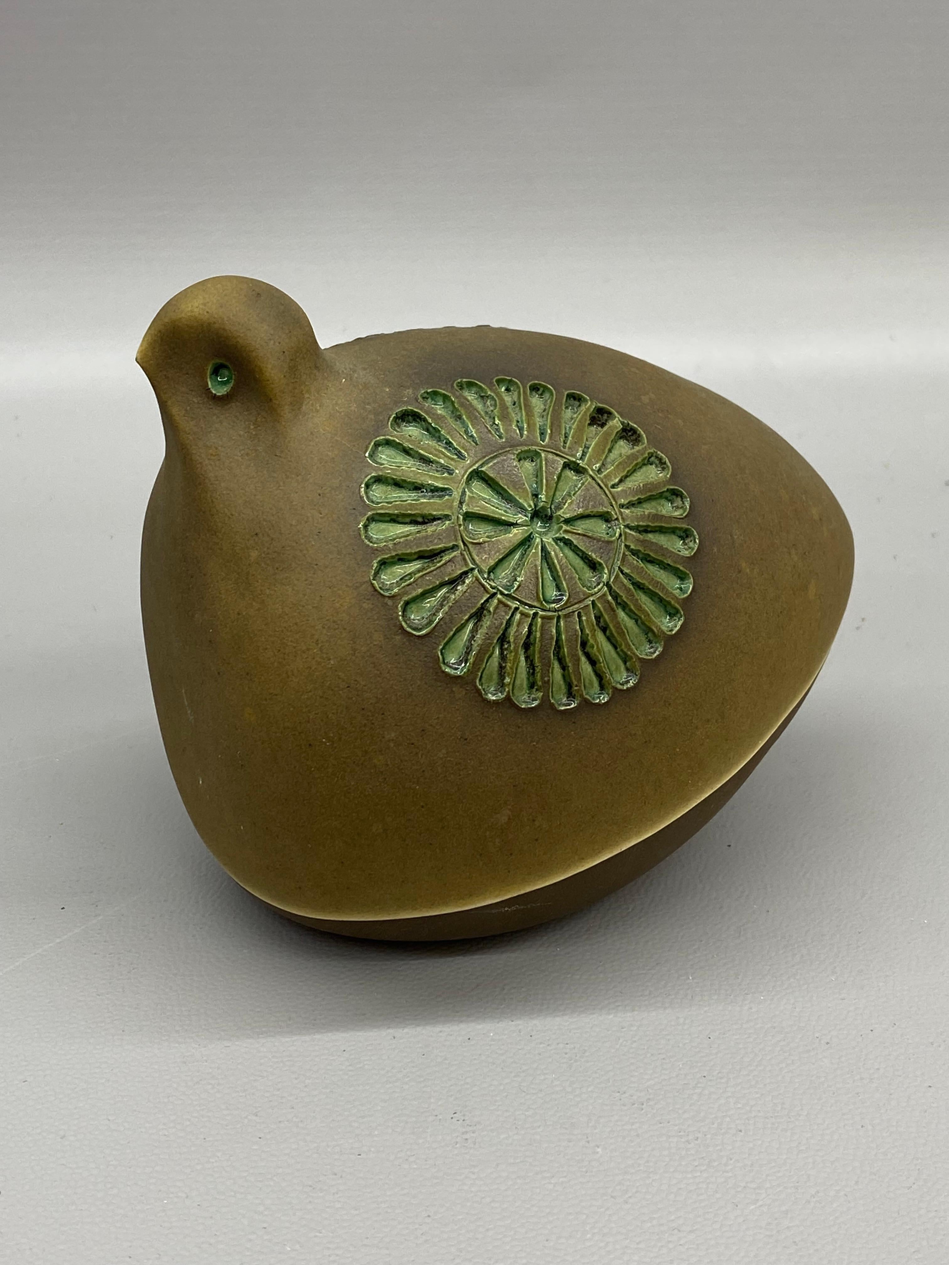 Hand made stylized Swedish pottery bird by Erik Tomas Anagrius. Anagrius (1939-) is one of the representatives of the illustrious Swedish ceramic design of the 20th century. He has worked for both the factories of Gustavsberg and Rörstrand. Anagrius