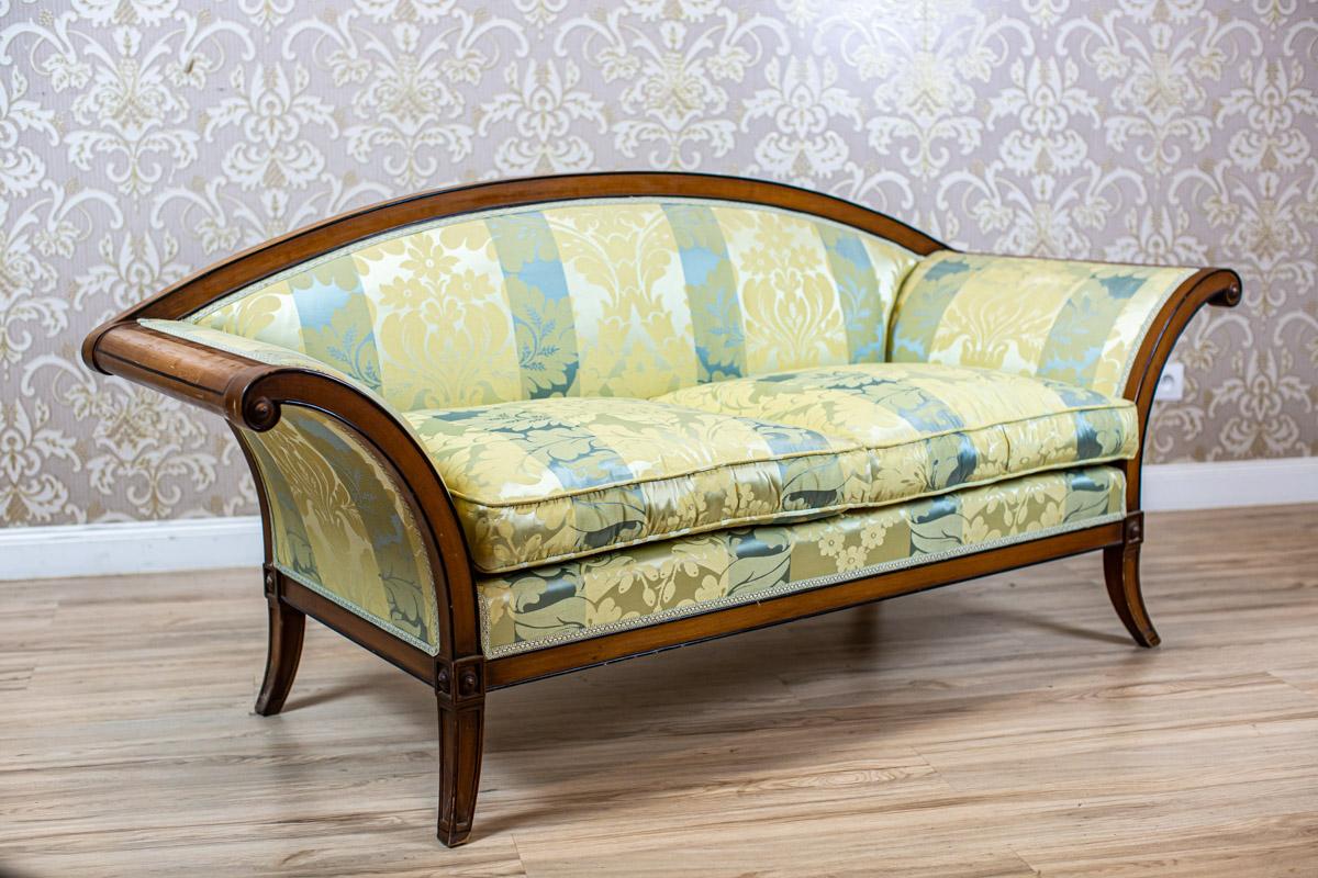 Stylized Walnut Sofa from the Early 20th Century with New Upholstery

We present you a two-person walnut sofa that resembles Biedermeier furniture.
The whole is from the 1st half of the 20th century.
The legs and armrests of this piece of furniture
