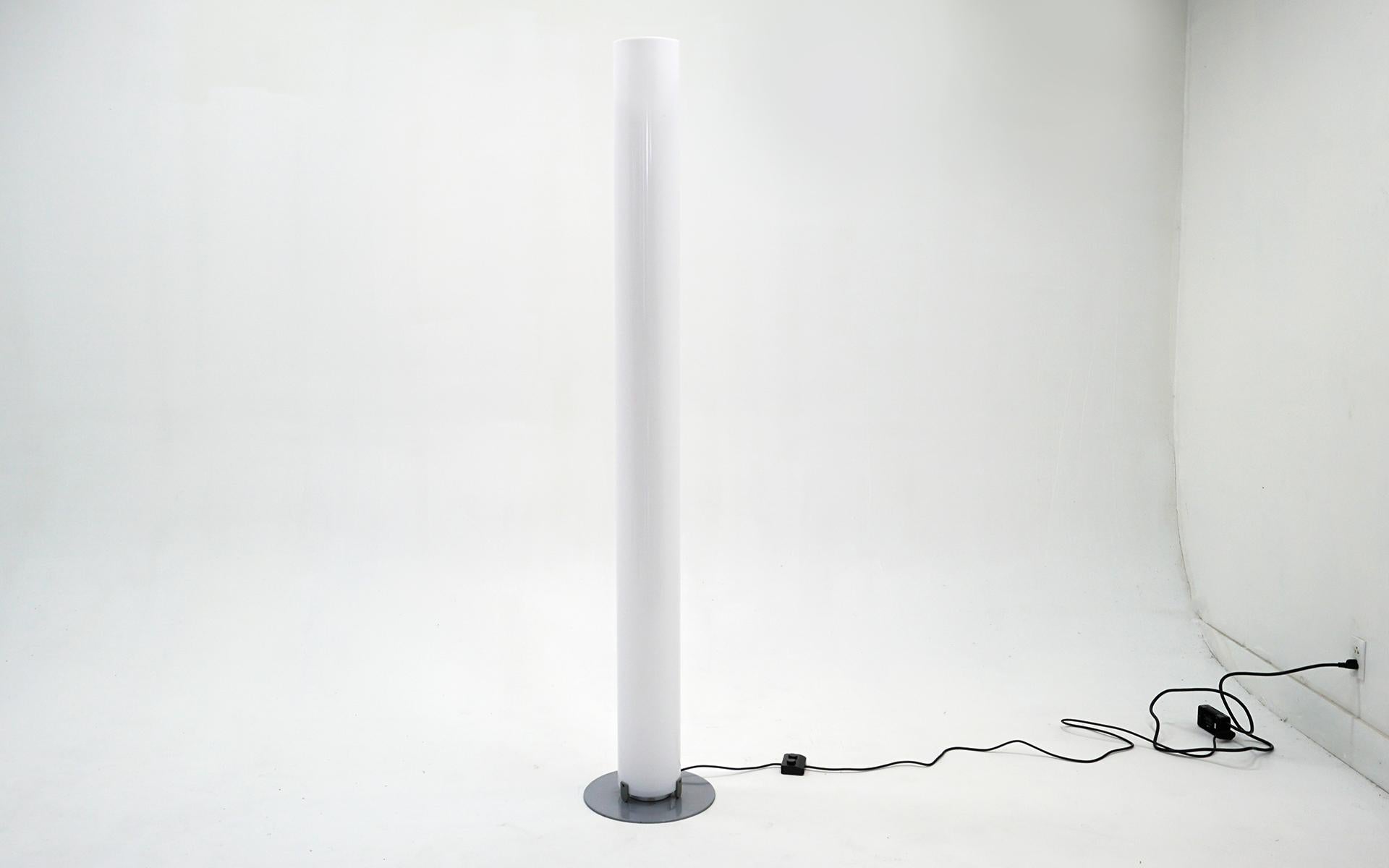 Stylos floor lamp designed by Achille Castiglioni for Flos, Italy in 1984. The lower lamp illuminates the column at the base. and the upper bulb provides additional diffused lighting that emits through the top. Each bulb has a separate switch