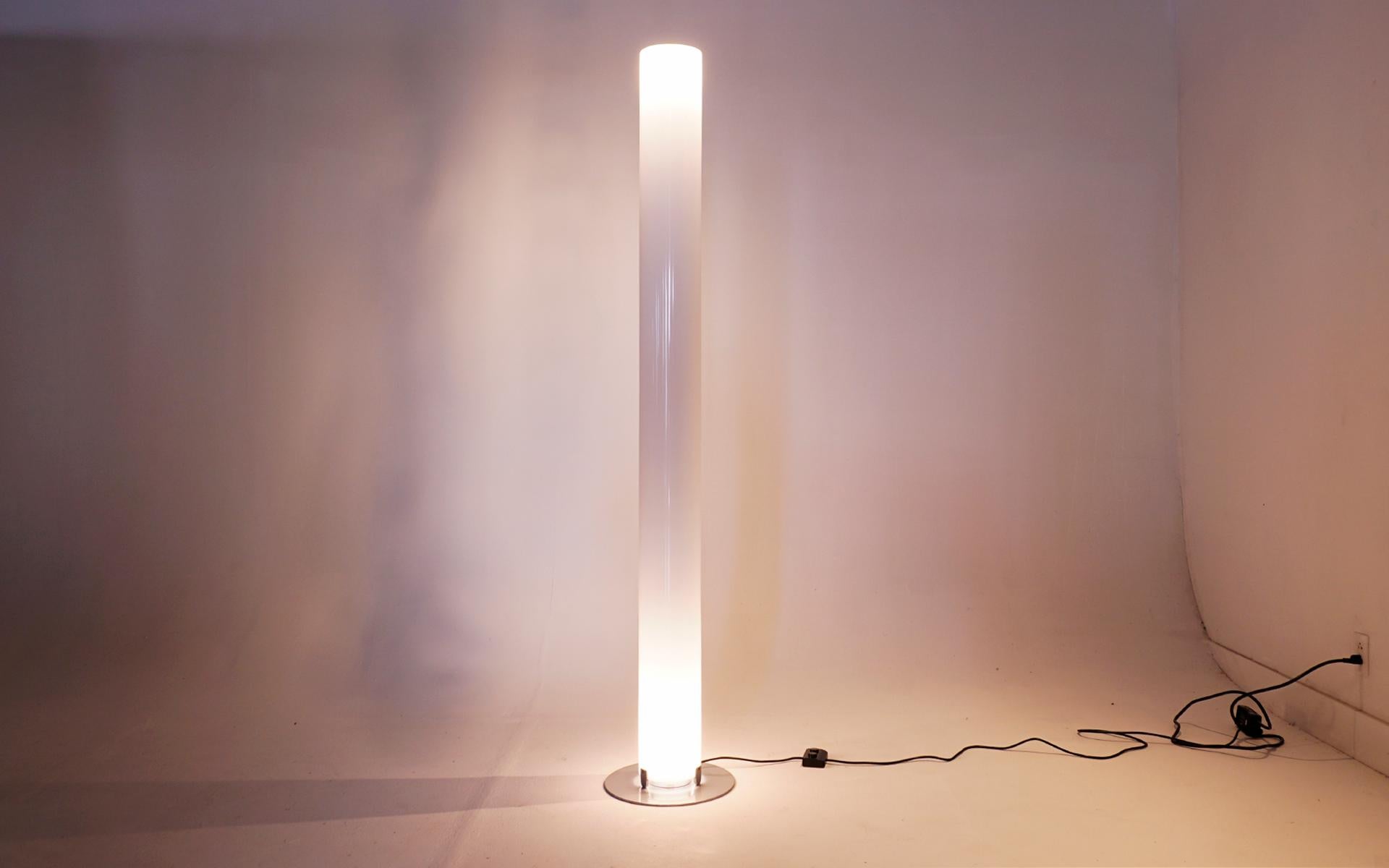 Stilos Stehlampe von Achille Castiglioni für Flos, Italien, weißes Acryl  (Moderne) im Angebot