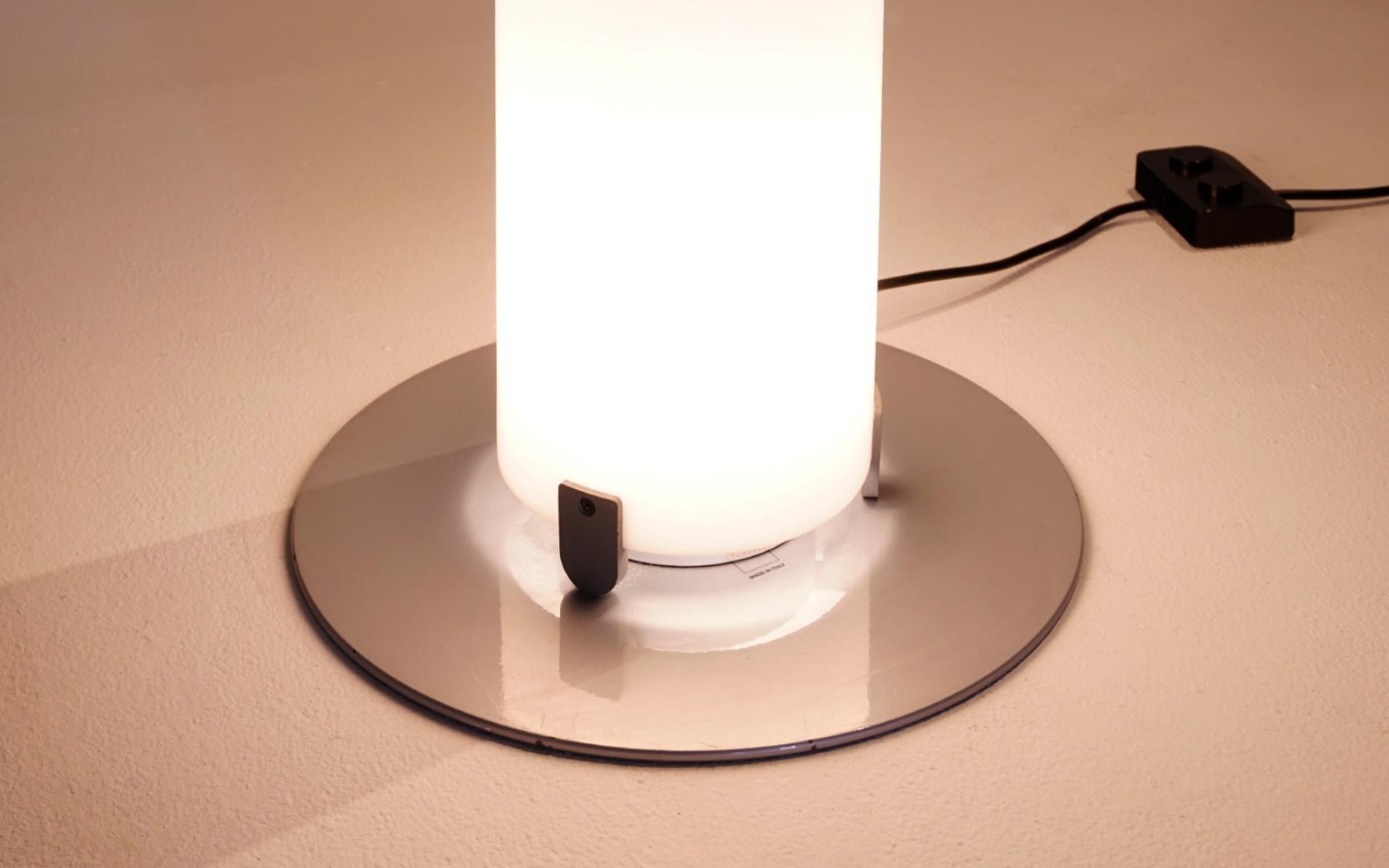 Stilos Stehlampe von Achille Castiglioni für Flos, Italien, weißes Acryl  (21. Jahrhundert und zeitgenössisch) im Angebot