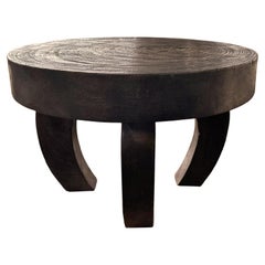 Tavolo in Wood Wood Suar con dettagli lavorati a mano, Finitura Espresso, Moderno Organico