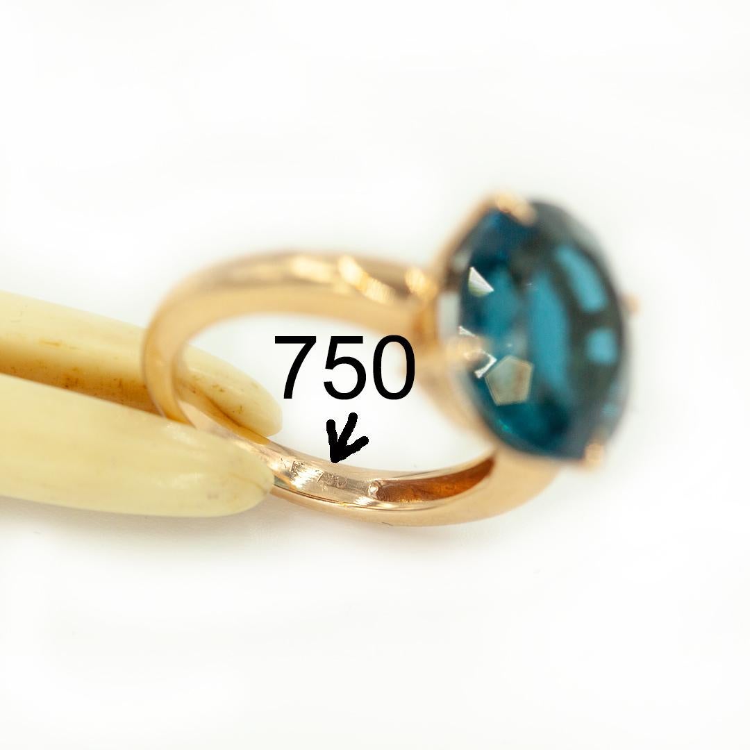 SUAREZ Anillo de oro rosa de 18 quilates con topacio azul de Londres Corte redondo en venta