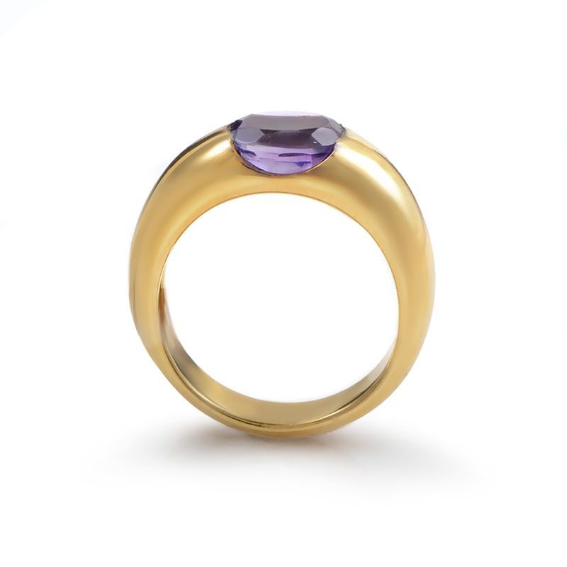 Brilliantly envisioned and skillfully crafted, this memorable 18K yellow gold ring from Suarez boasts a majestic amethyst stone set harmoniously on top of the impeccable, smooth body.
