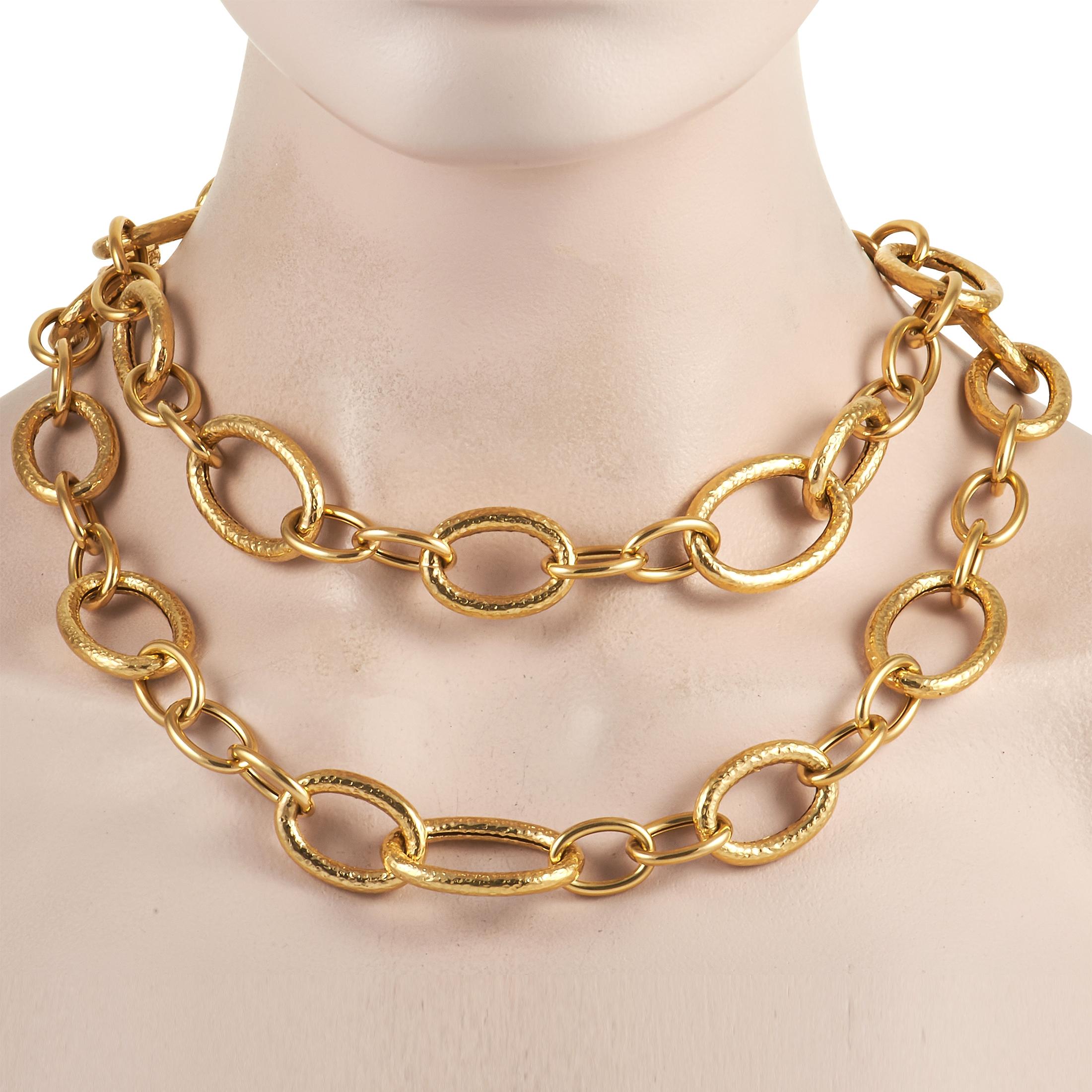 Diese kühne Suarez-Gliederkette aus 18 Karat Gelbgold ist ein echter Hingucker. Die Halskette besteht aus Gliedern aus 18 Karat Gelbgold in verschiedenen Größen. Die Halskette ist 40 cm lang und wiegt 97::5 g. 
 
 die Halskette wird in einem