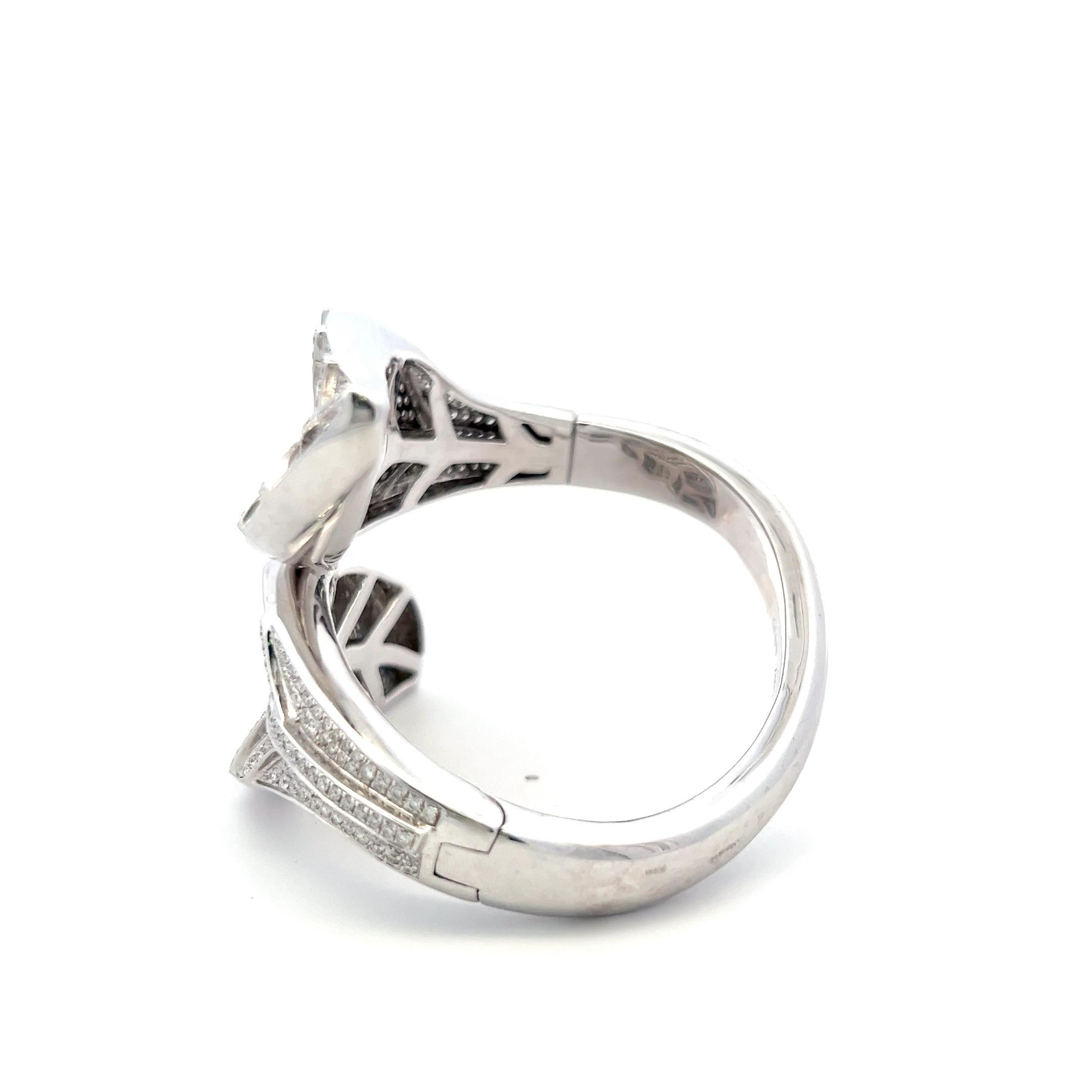 Suarez Bracelet jonc en or blanc 18 carats avec diamants brillants ronds de 7,00 carats en vente 1