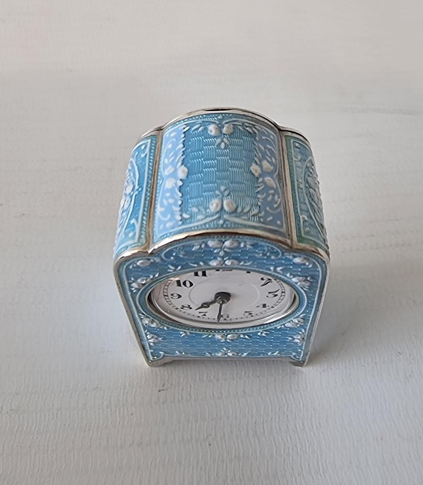 An extremely pretty silver and blue guilloche enamel Sub miniature carriage clock with white floral highlights. Fine 8 day, three quarter plate movement. Backplate marked 104677 and with makers mark Witthauer & Co. Swiss. The white enamel dial with