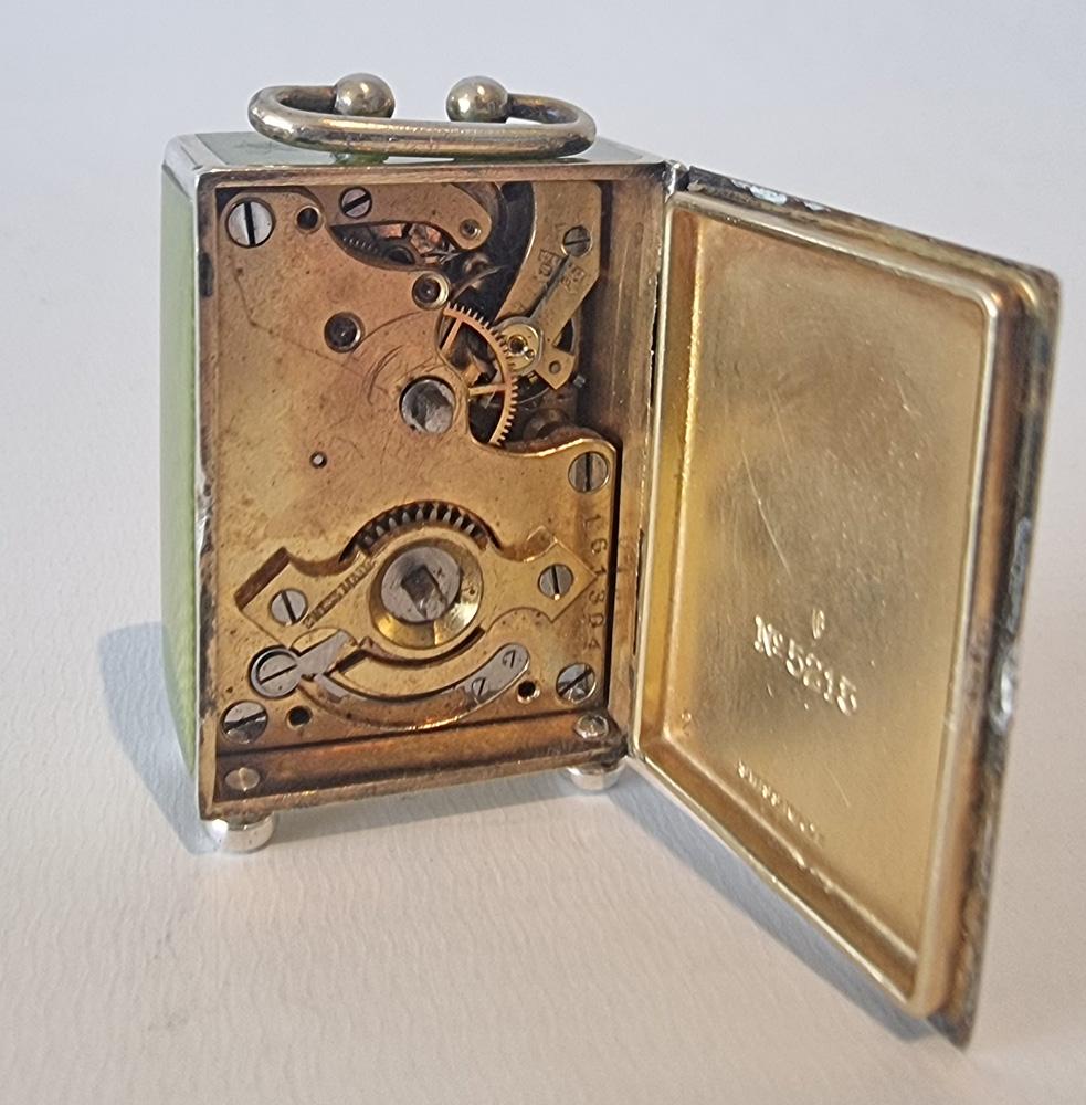 Sub Miniatur Silber und grünes Guilloche-Emaille Kutschenuhr von Zenith (Frühes 20. Jahrhundert) im Angebot