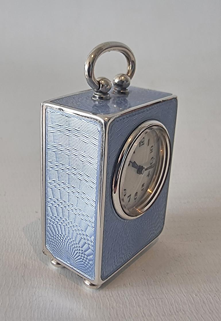Reloj de carruaje subminiatura de plata y esmalte guilloché lila en estuche original Suizo en venta