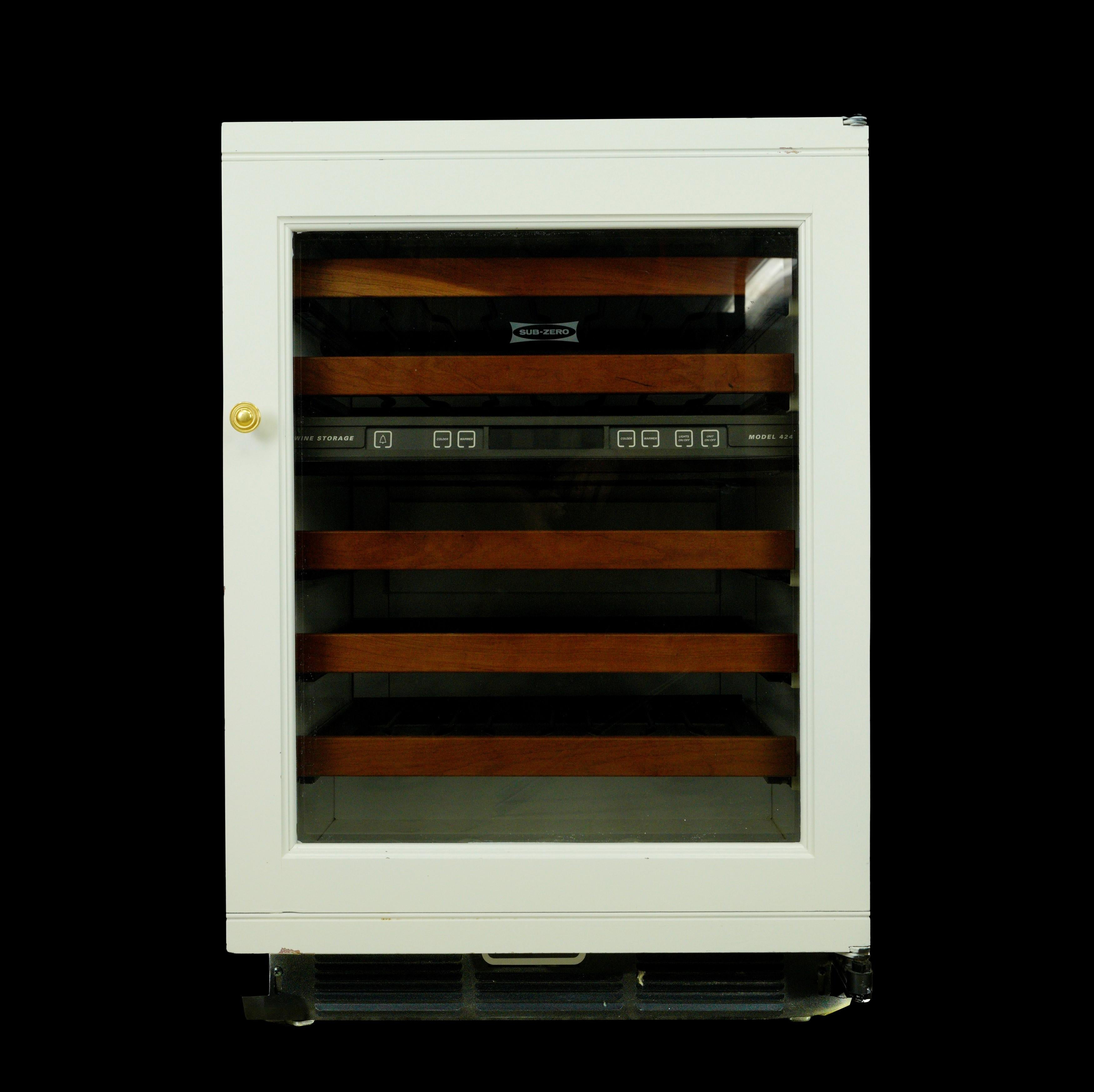 With a 46-bottle capacity and dual-zone functionality, this previously owned wine chiller provides the perfect environment for your wine collection.
Featuring roller-glide shelves with cherry wood facing and a glass door, the chiller seamlessly
