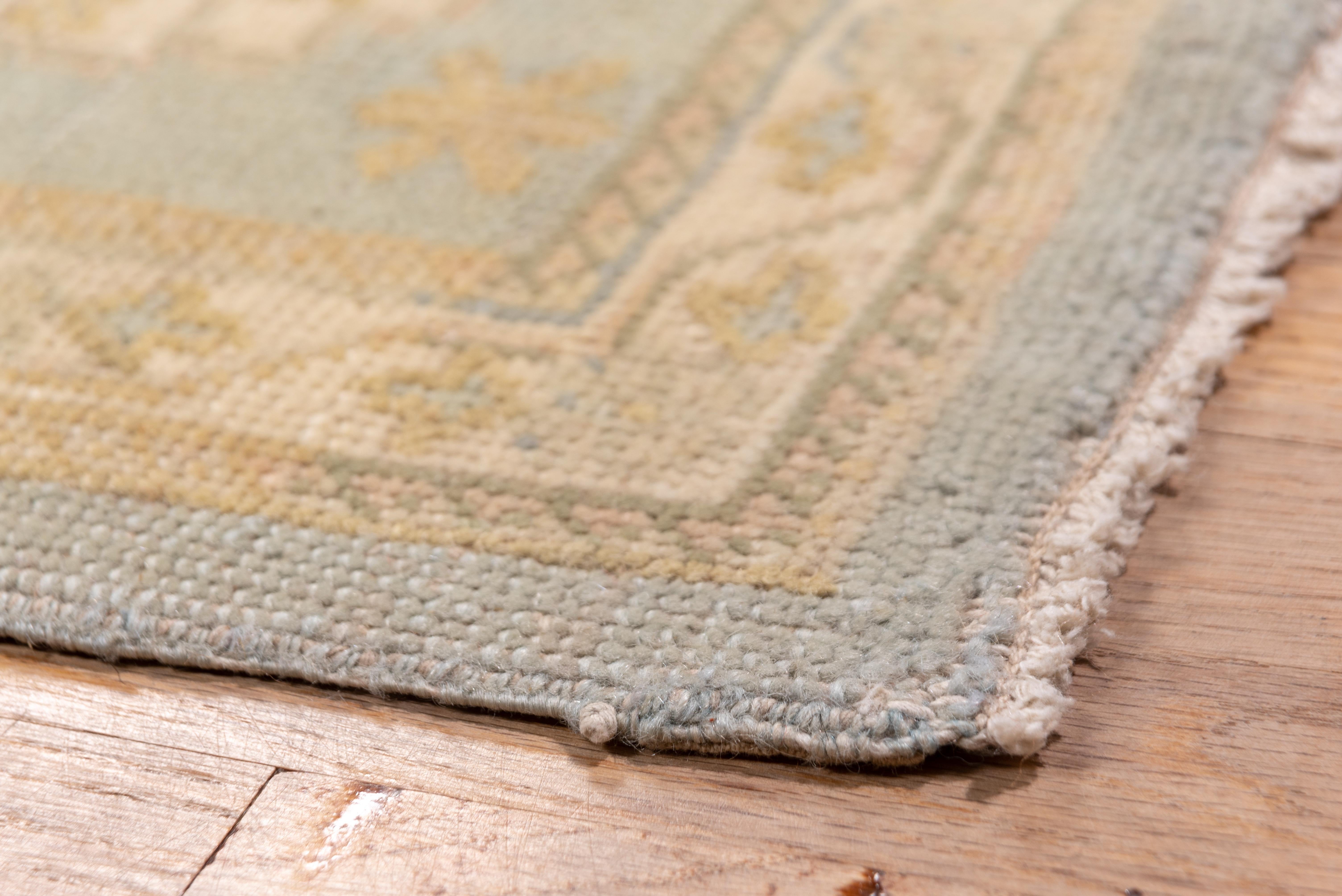 Subdued Antique Oushak Carpet, circa 1910s In Excellent Condition For Sale In New York, NY