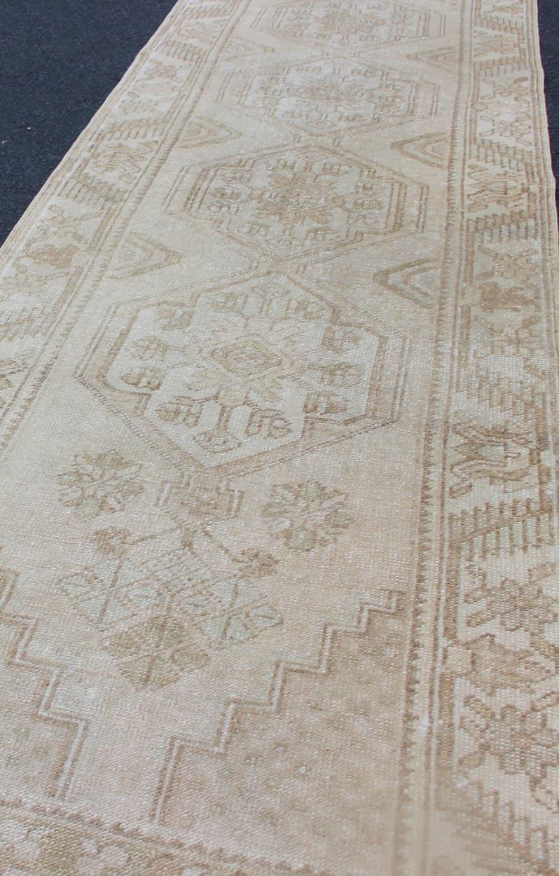 Subdued Vintage Turkish Oushak Runner with Medallions in Soft Cream For Sale 4