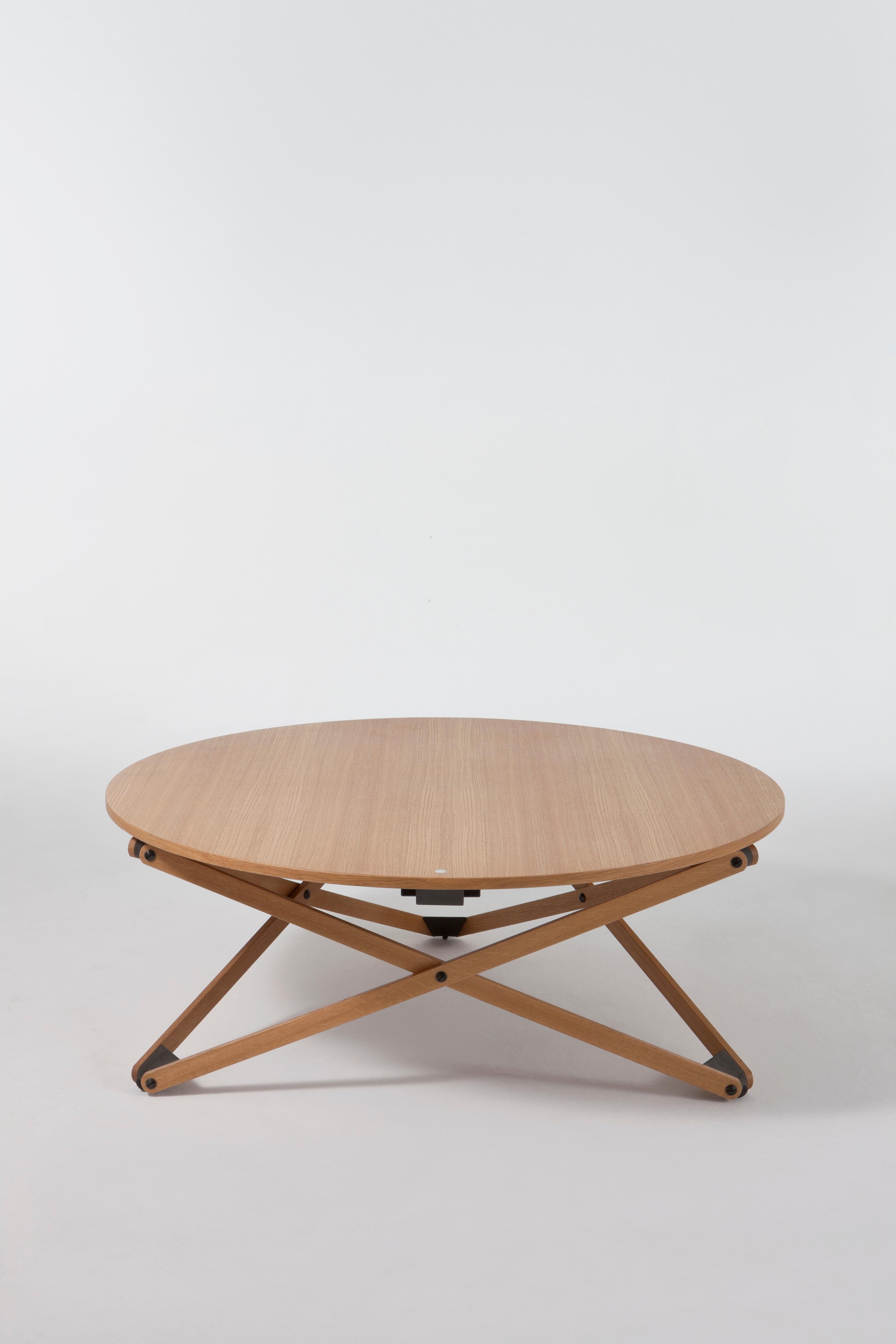 Subeybaja oak table by Robert Heritage, Roger Webb.
Dimensions: D 100 x H 39-72 cm
Materials: Oak.
Available in natural or black oak.

The Subeybaja is height-adjustable to seven different positions, making it a highly versatile solution. Its