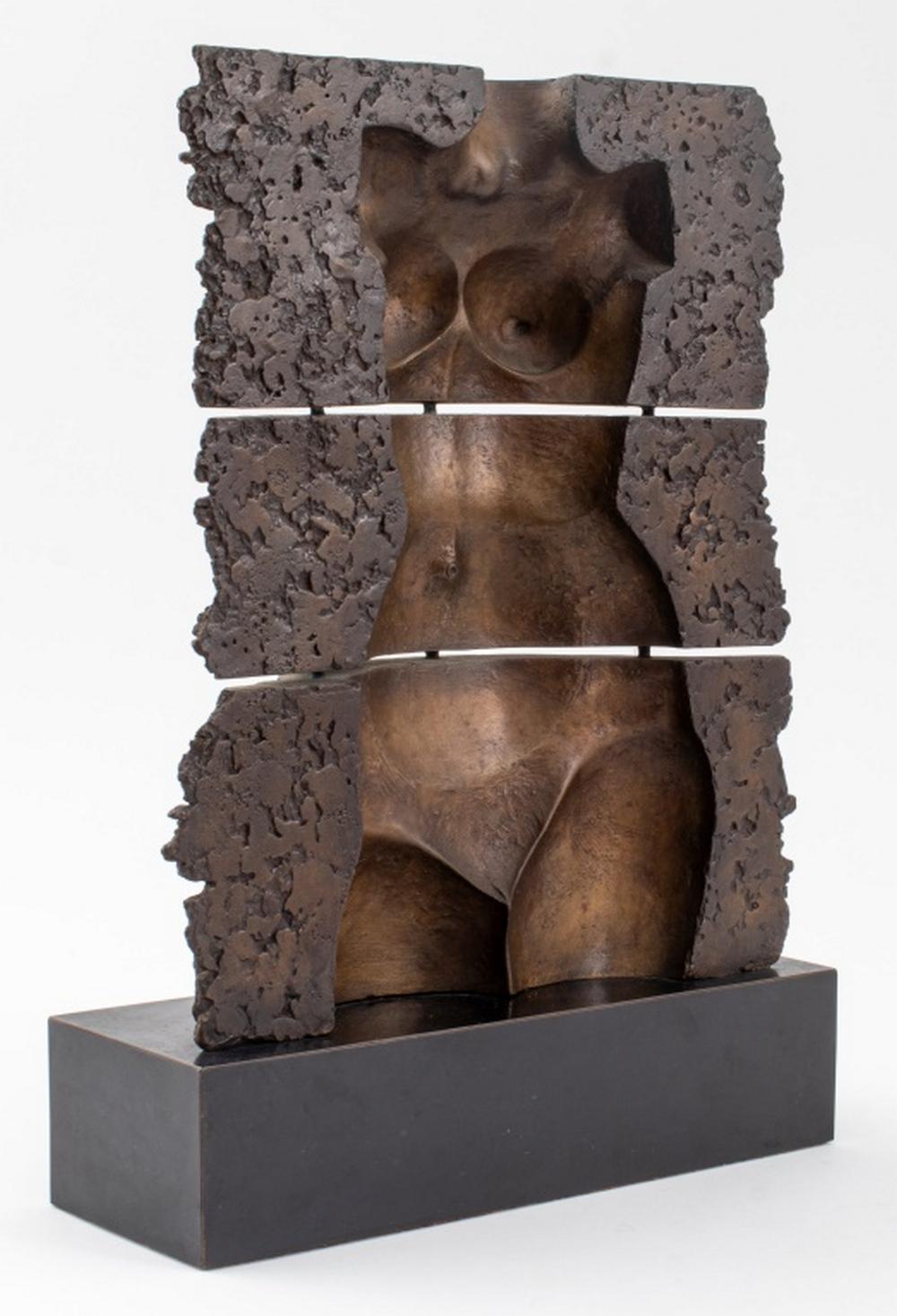 Josep Maria Subirachs (spagnolo, 1927-2014) Scultura in bronzo di torso femminile nudo, 1982, numerata e timbrata in fusione 