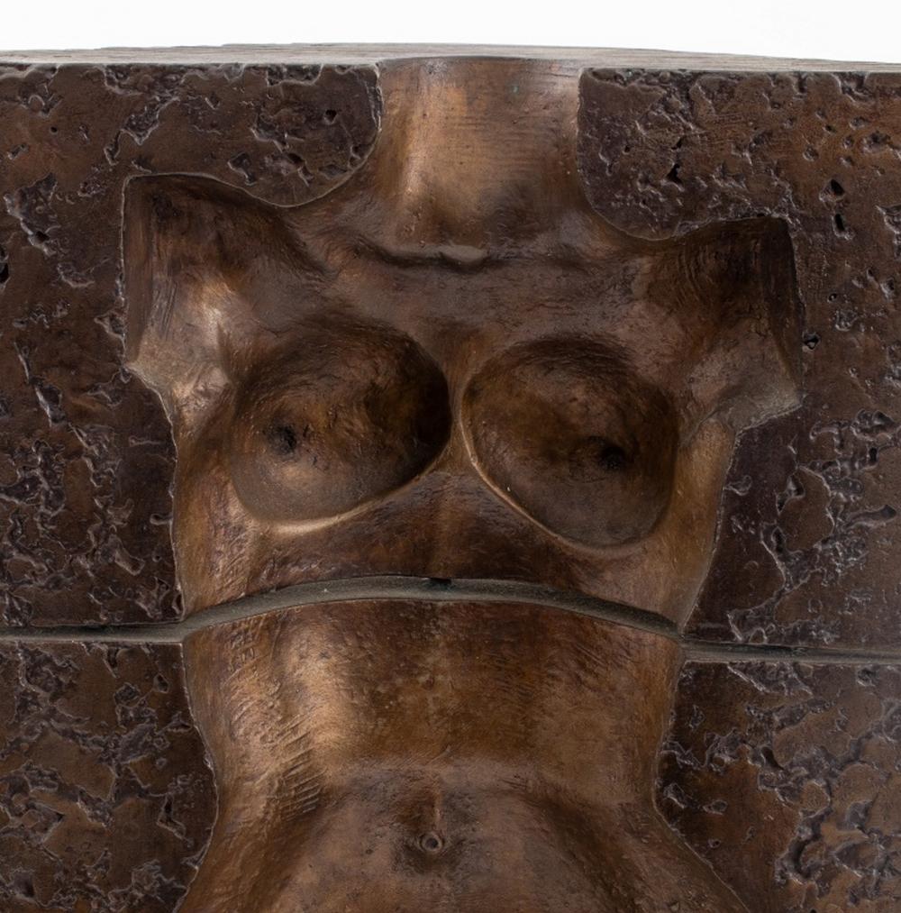 Spagnolo Scultura in bronzo con torso nudo di Subirachs in vendita