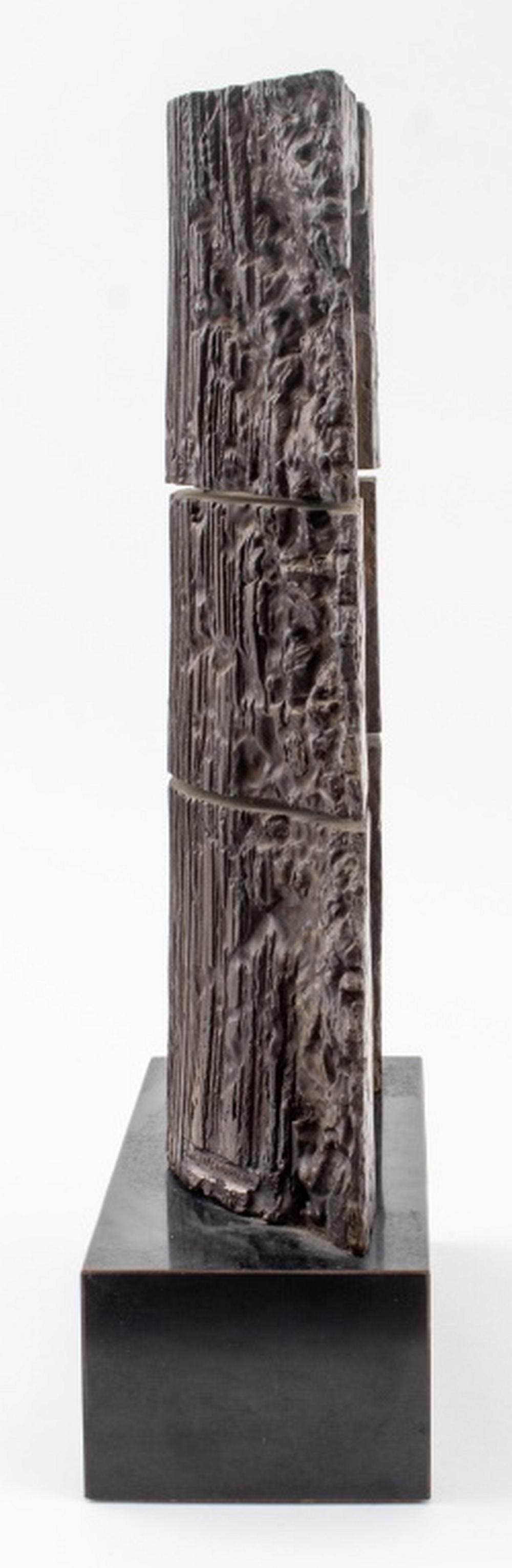 Scultura in bronzo con torso nudo di Subirachs in vendita 1