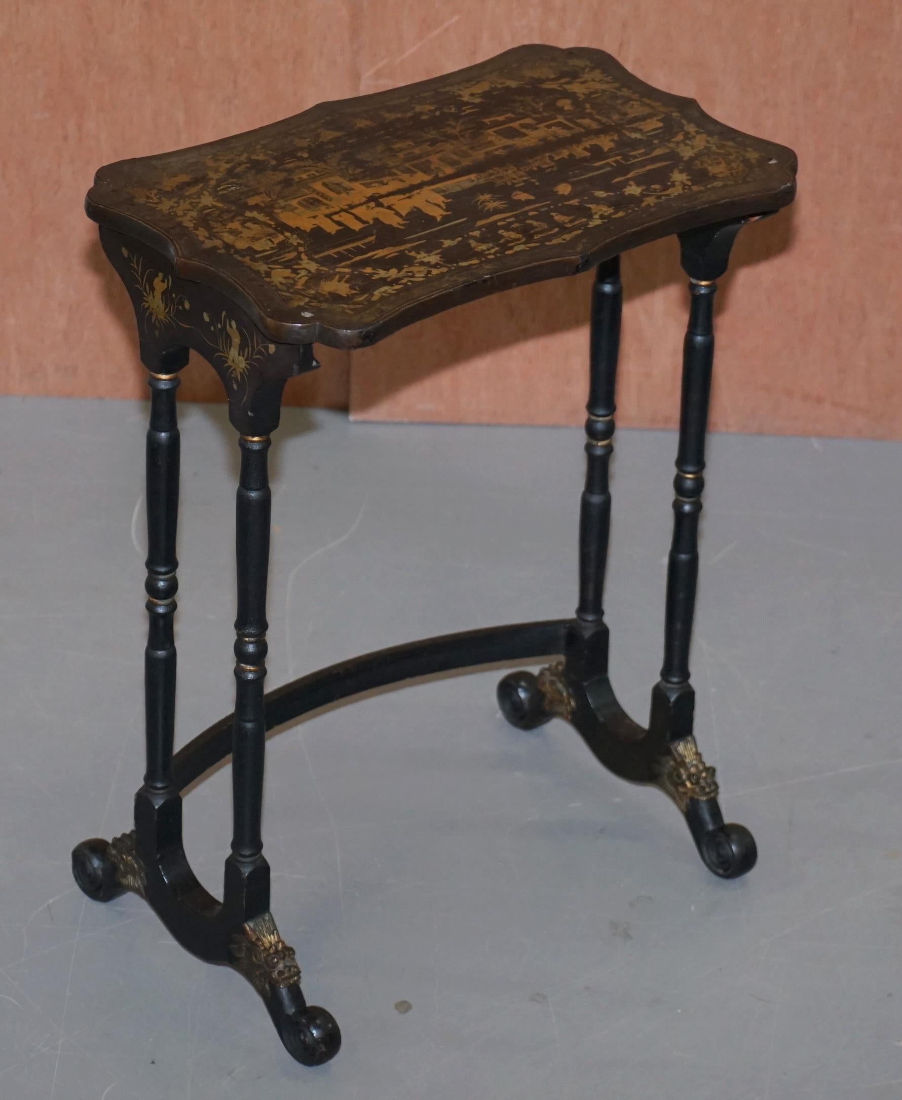Late 19th Century Sublim Nest of 4 circa 1880 Chinese Chinoiserie Lacquered Tables Hand Painted