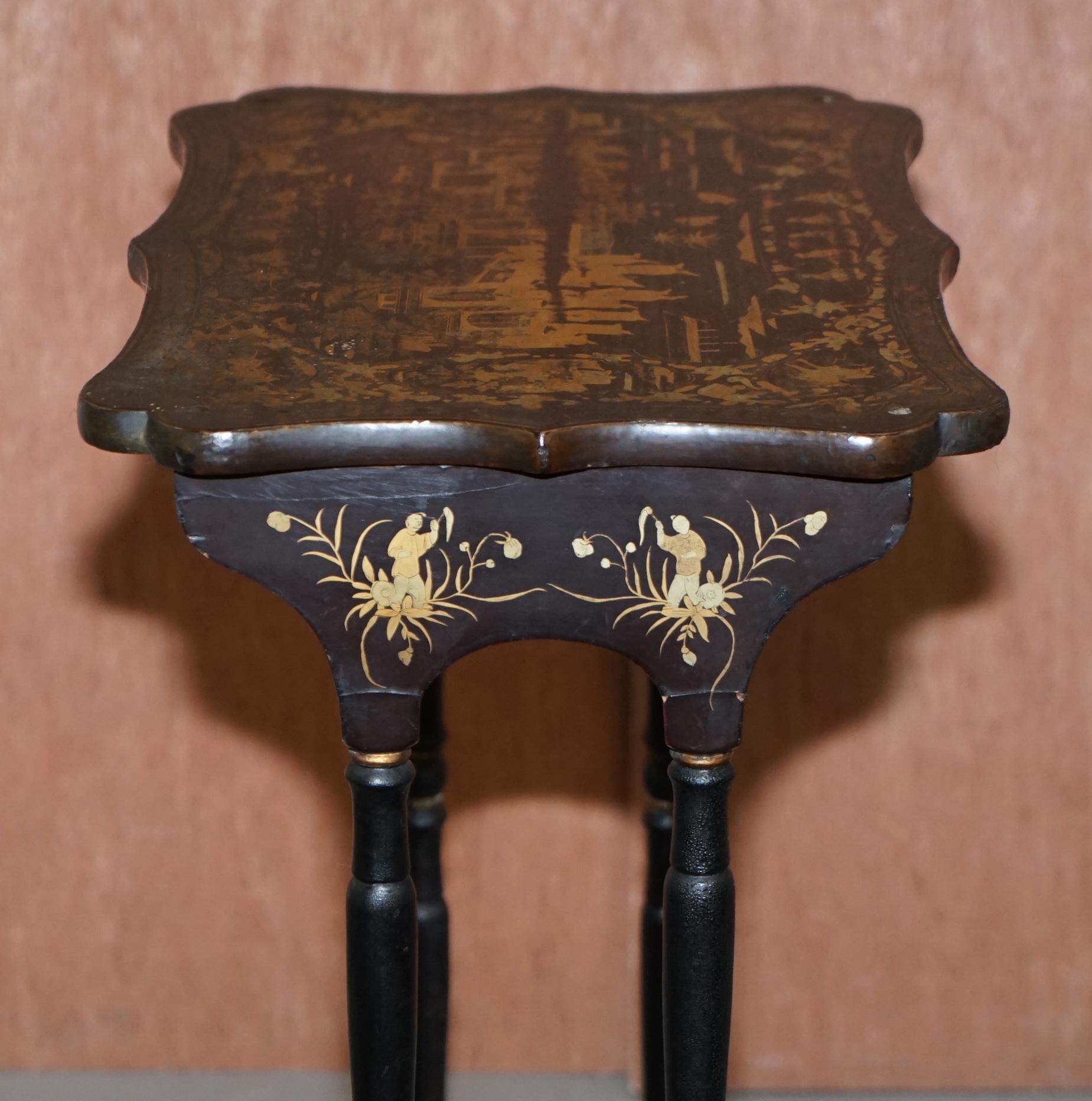 Sublim Nest of 4 circa 1880 Chinese Chinoiserie Lacquered Tables Hand Painted 5