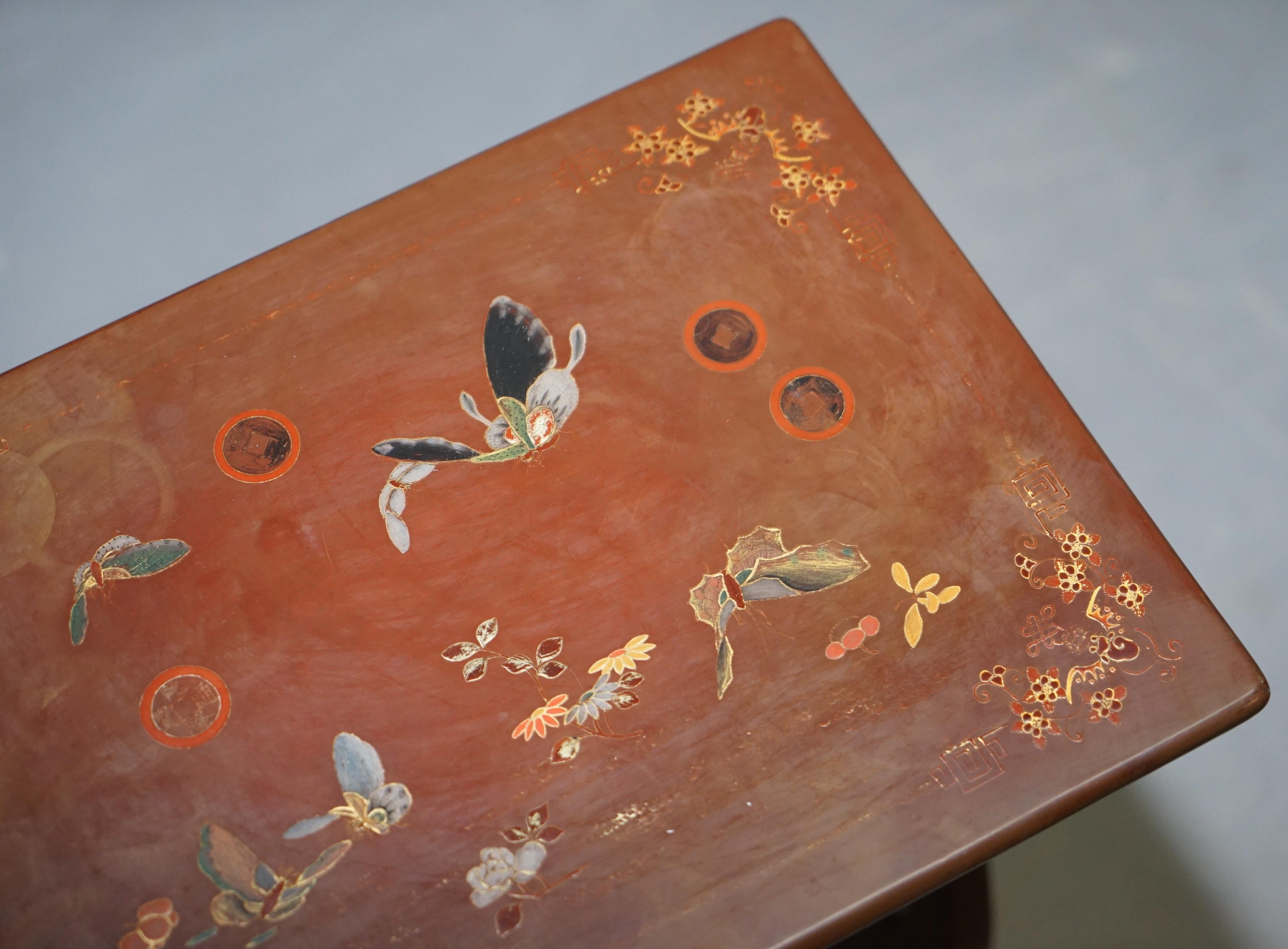 Sublim Nest of 4 circa 1880 Chinese Export Brown Lacqurered Tables Hand Painted For Sale 11
