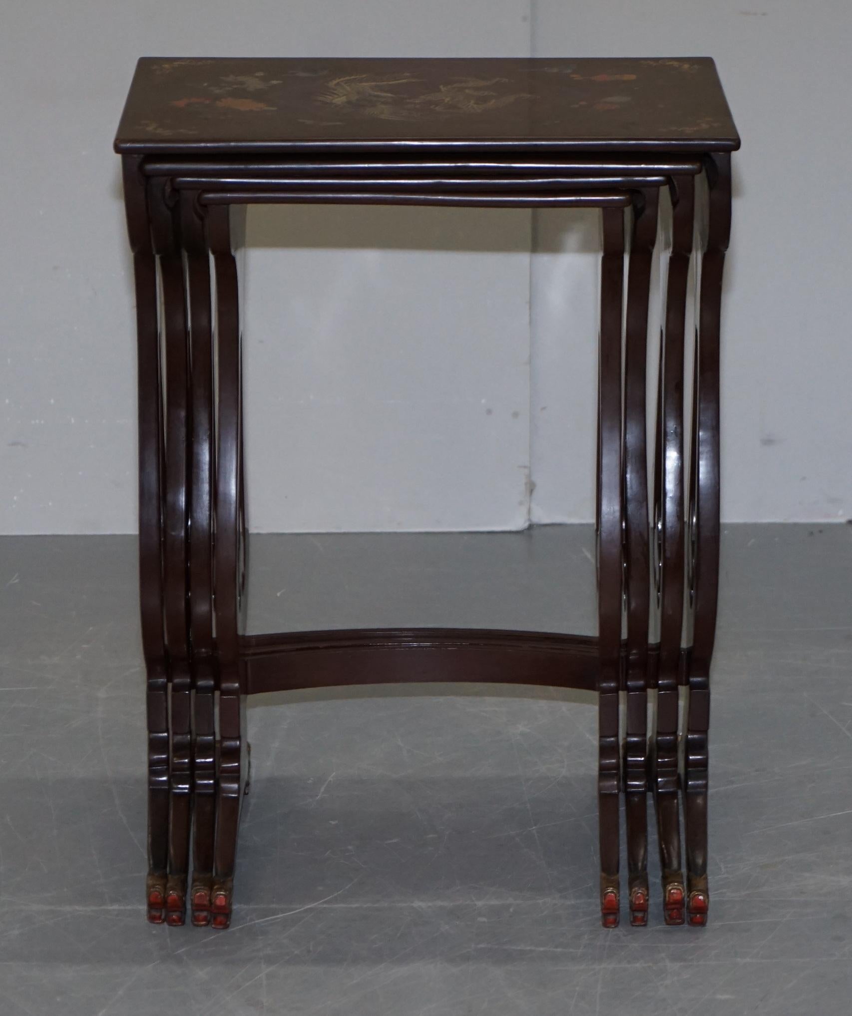 Lacquered Sublim Nest of 4 circa 1880 Chinese Export Brown Lacqurered Tables Hand Painted For Sale
