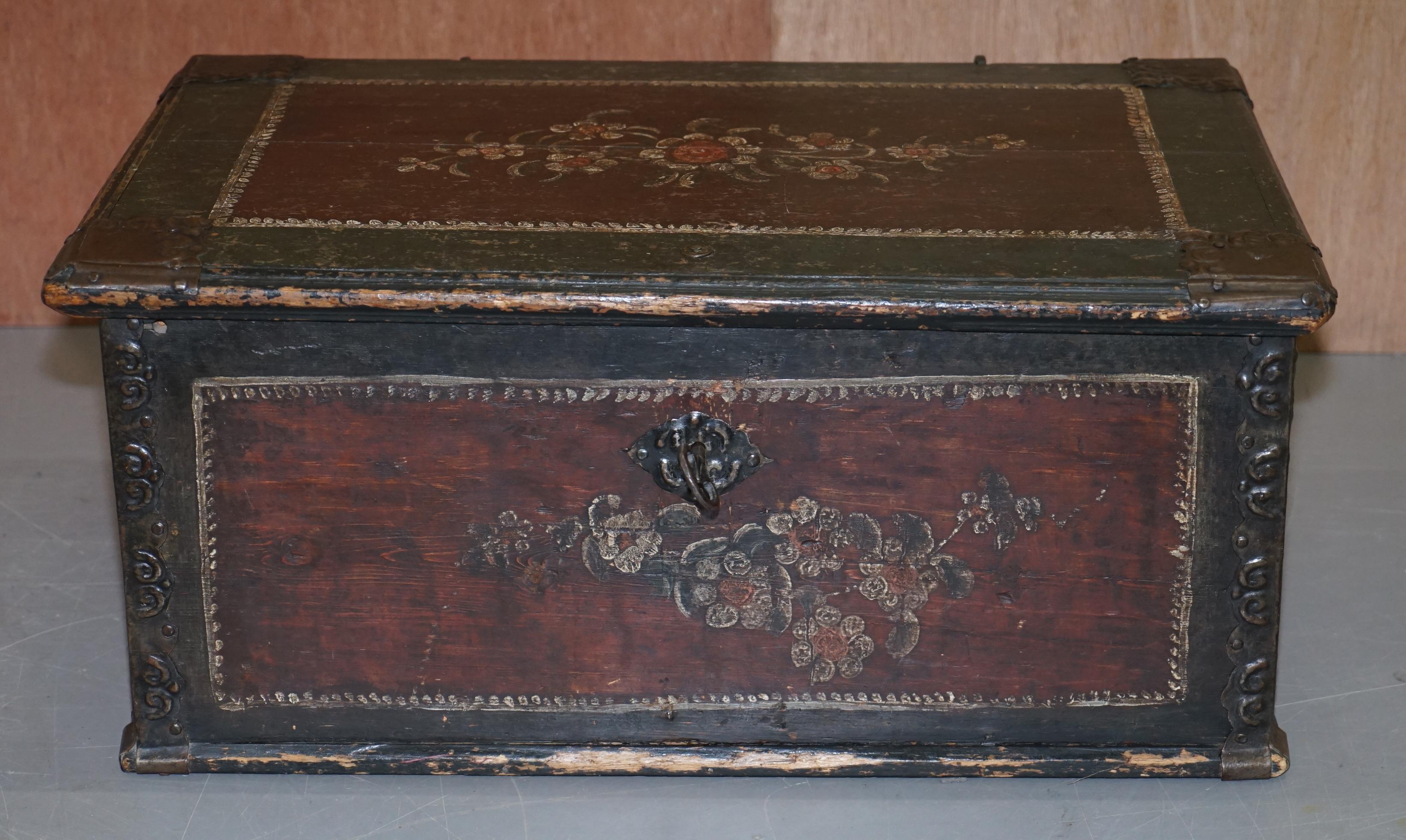 Oak Sublime 1797 Dated Hand Paitned Portugese Chest or Trunk for Linens Coffee Table For Sale