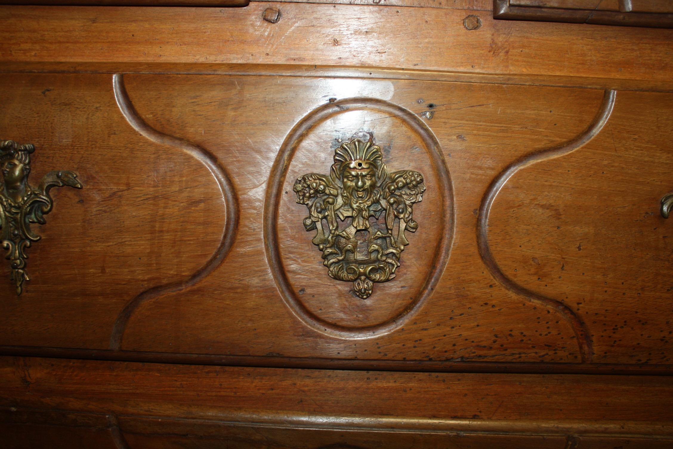 Sublime 17th Century French Chest with its Royal Marble Top 11