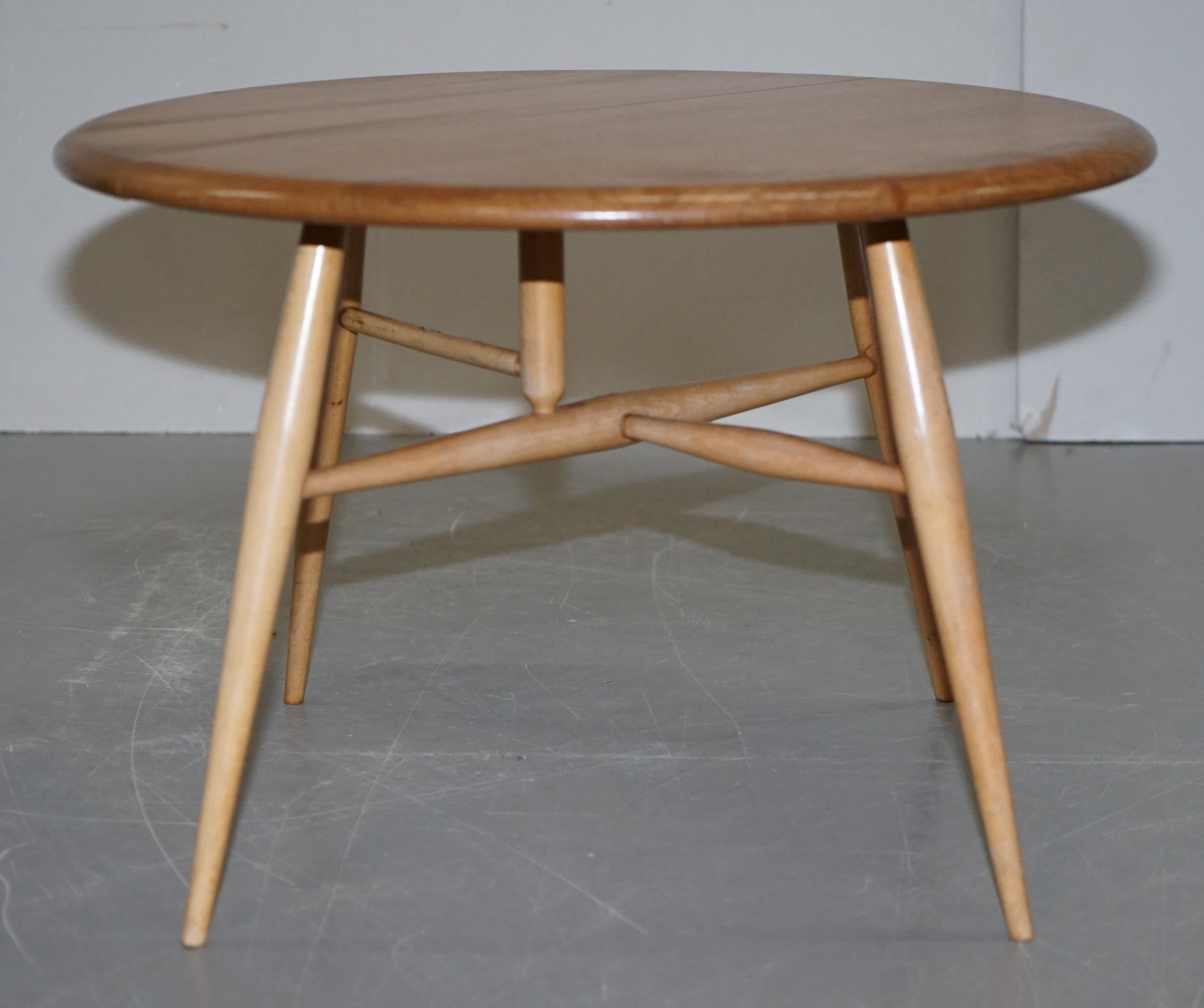 English Sublime 1960s Solid Elm Ercol G Plan Folding Drop-Leaf Coffee or Side Table