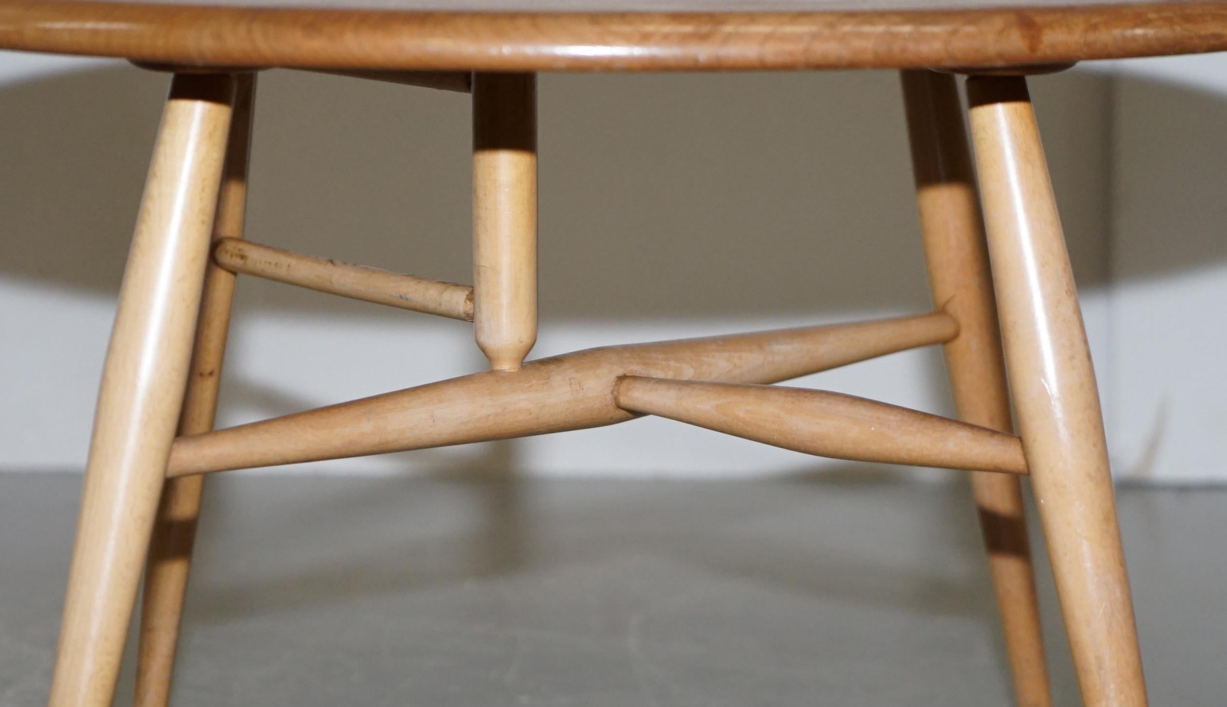 Sublime 1960s Solid Elm Ercol G Plan Folding Drop-Leaf Coffee or Side Table In Good Condition In West Sussex, Pulborough