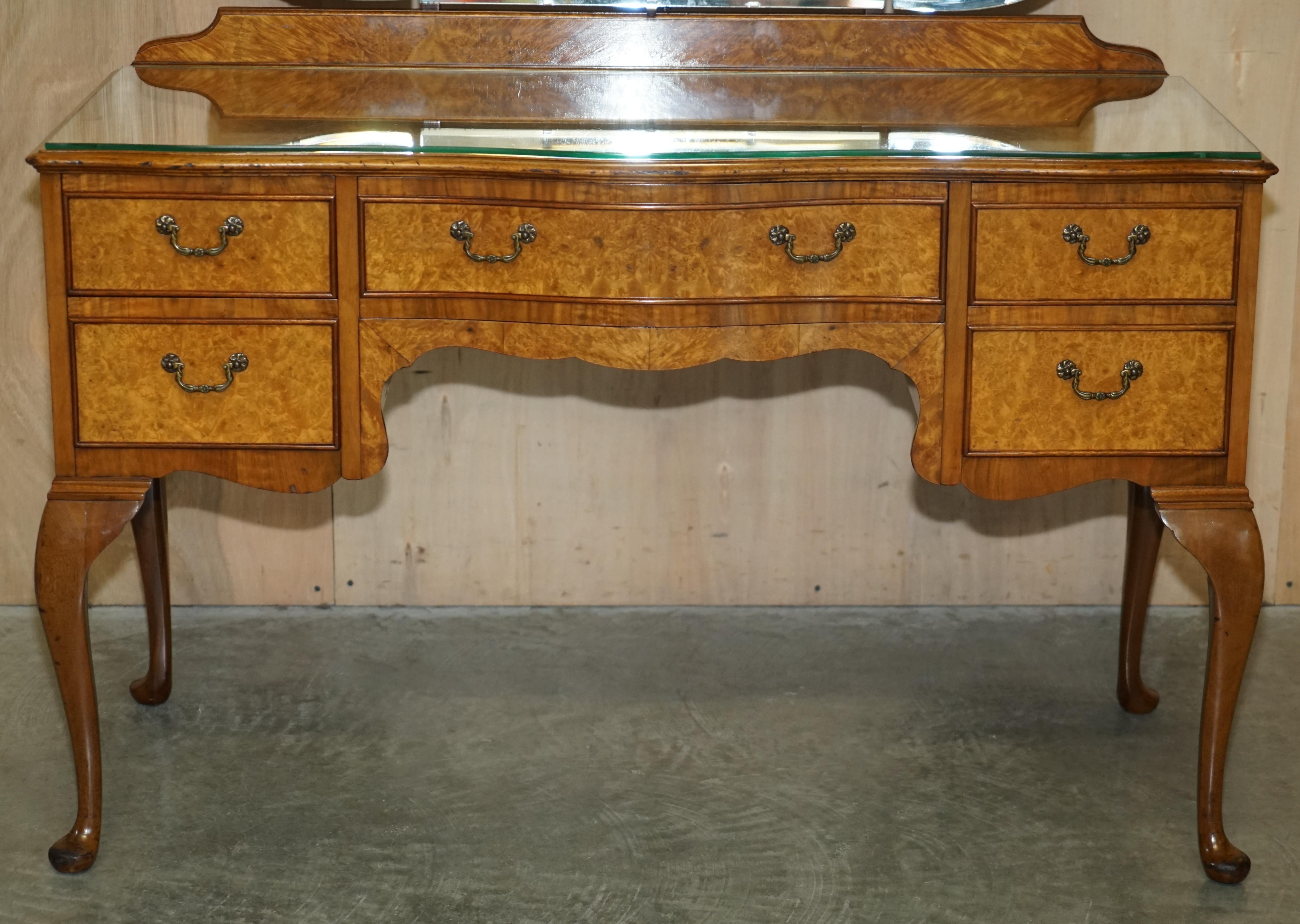 Mid-20th Century Sublime Alfred COX 1960s Burr Walnut Hand Carved Dressing Table Part of Suite