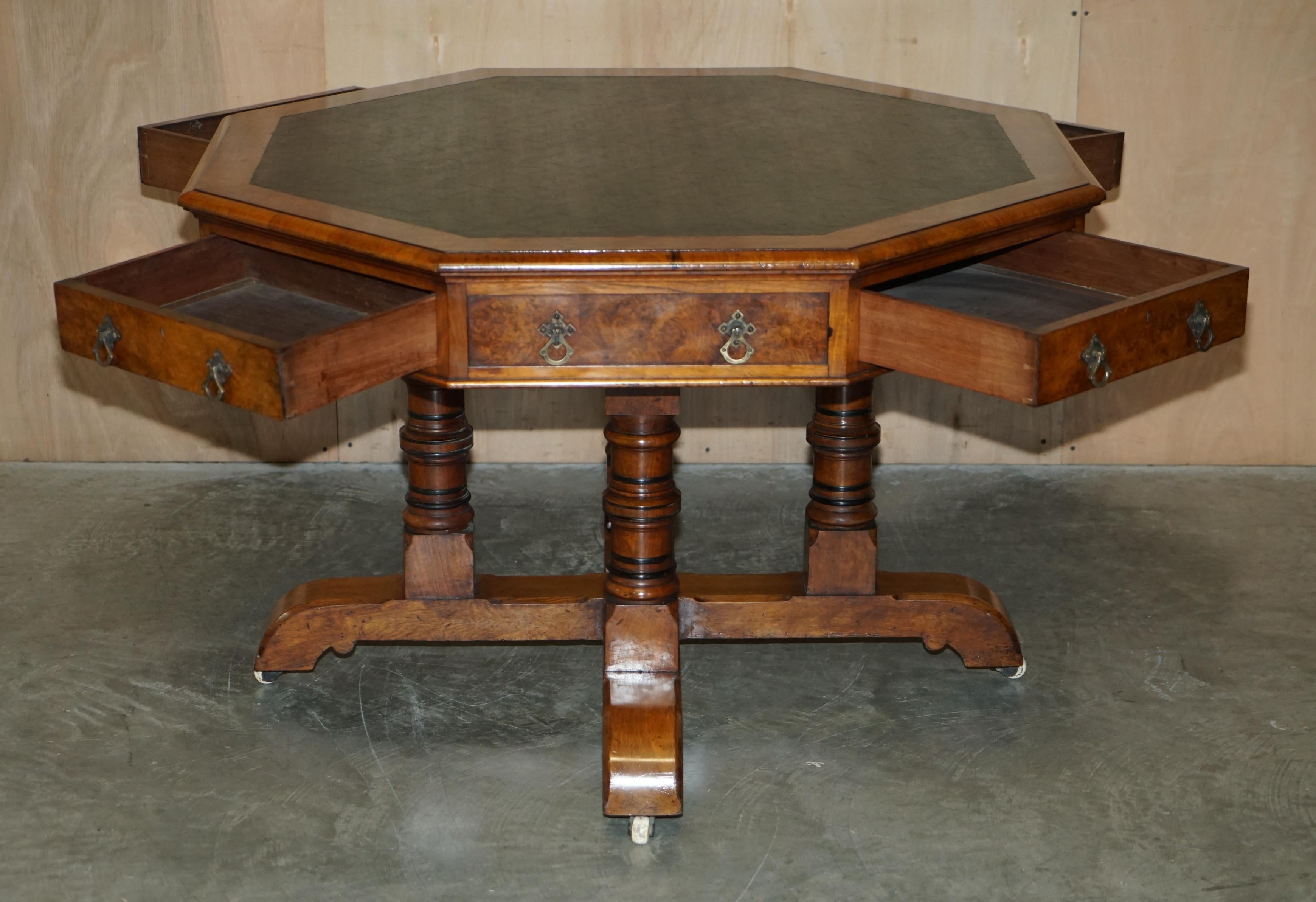 SUBLIME TABLE DE BIBLIOTHEQUE ANTIQUE CIRCA 1840 GOTHiC REVIVAL POLLARD OAK CENTRAL en vente 10