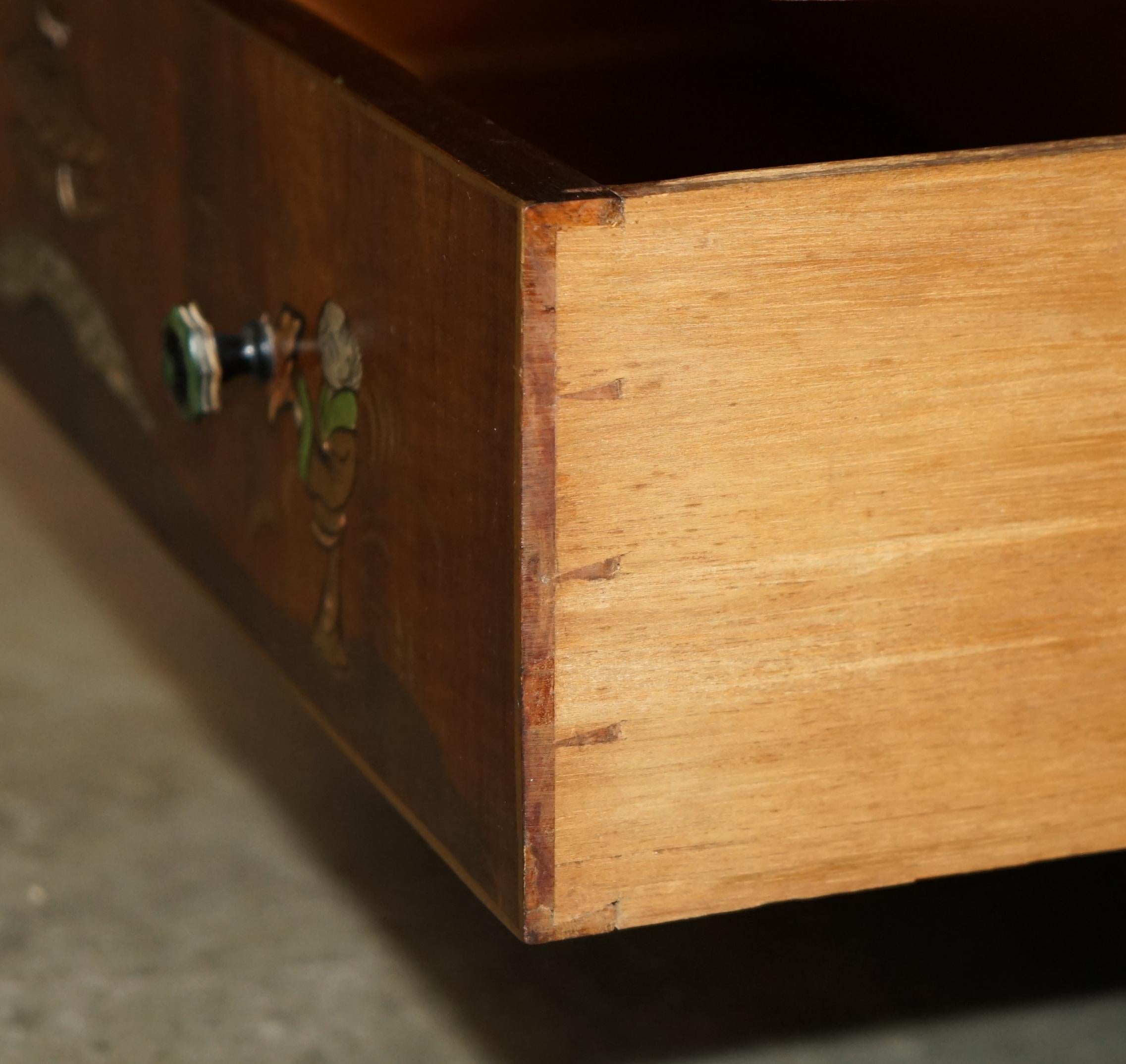 SUBLIME cassettiera dipinta in cinoiserie cinese del 1910, antichissima EDWARDIANA in vendita 10